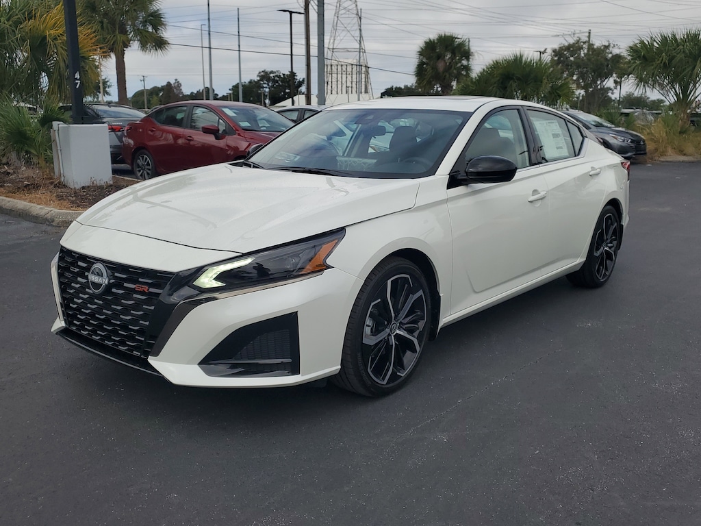 New 2025 Nissan Altima SR Sedan
