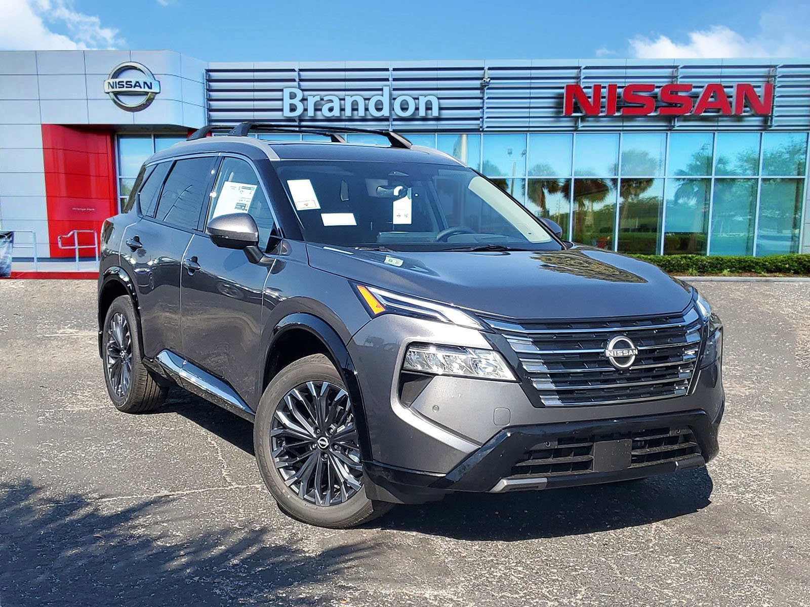 2026 Nissan Rogue Platinum's photo