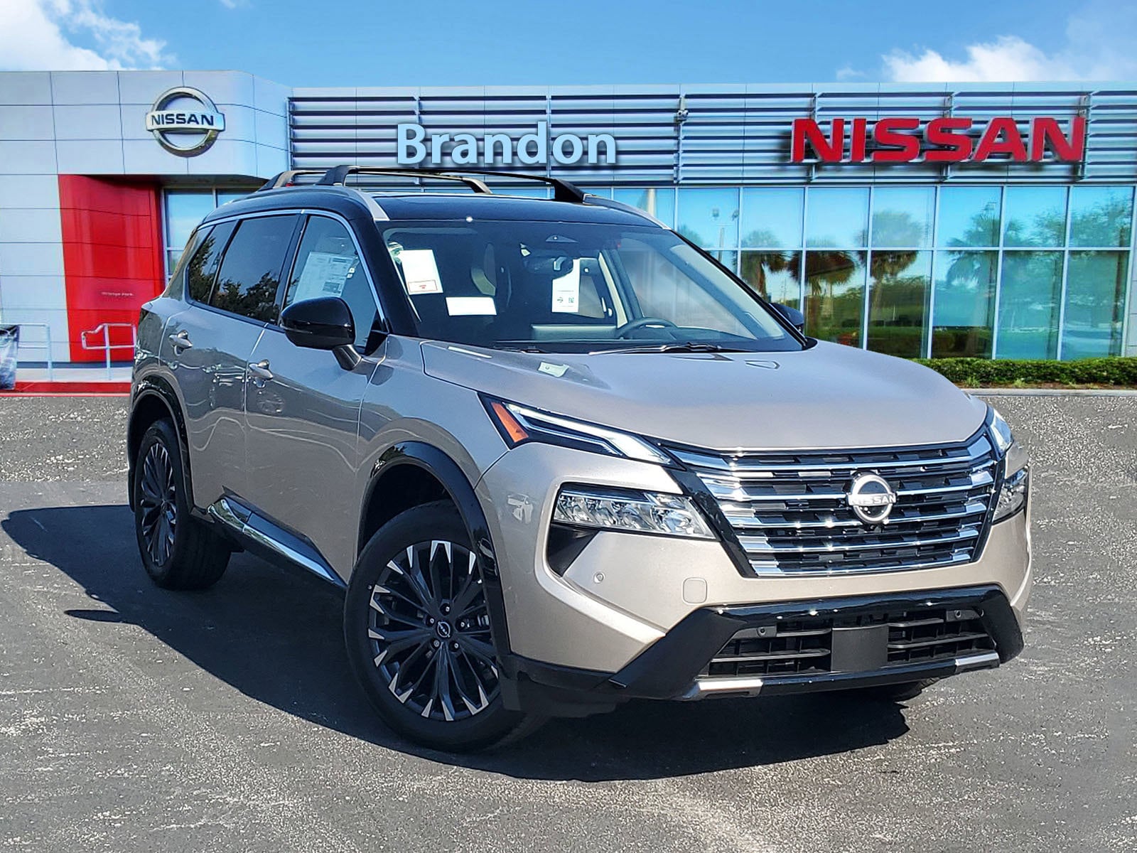 2026 Nissan Rogue Platinum's photo