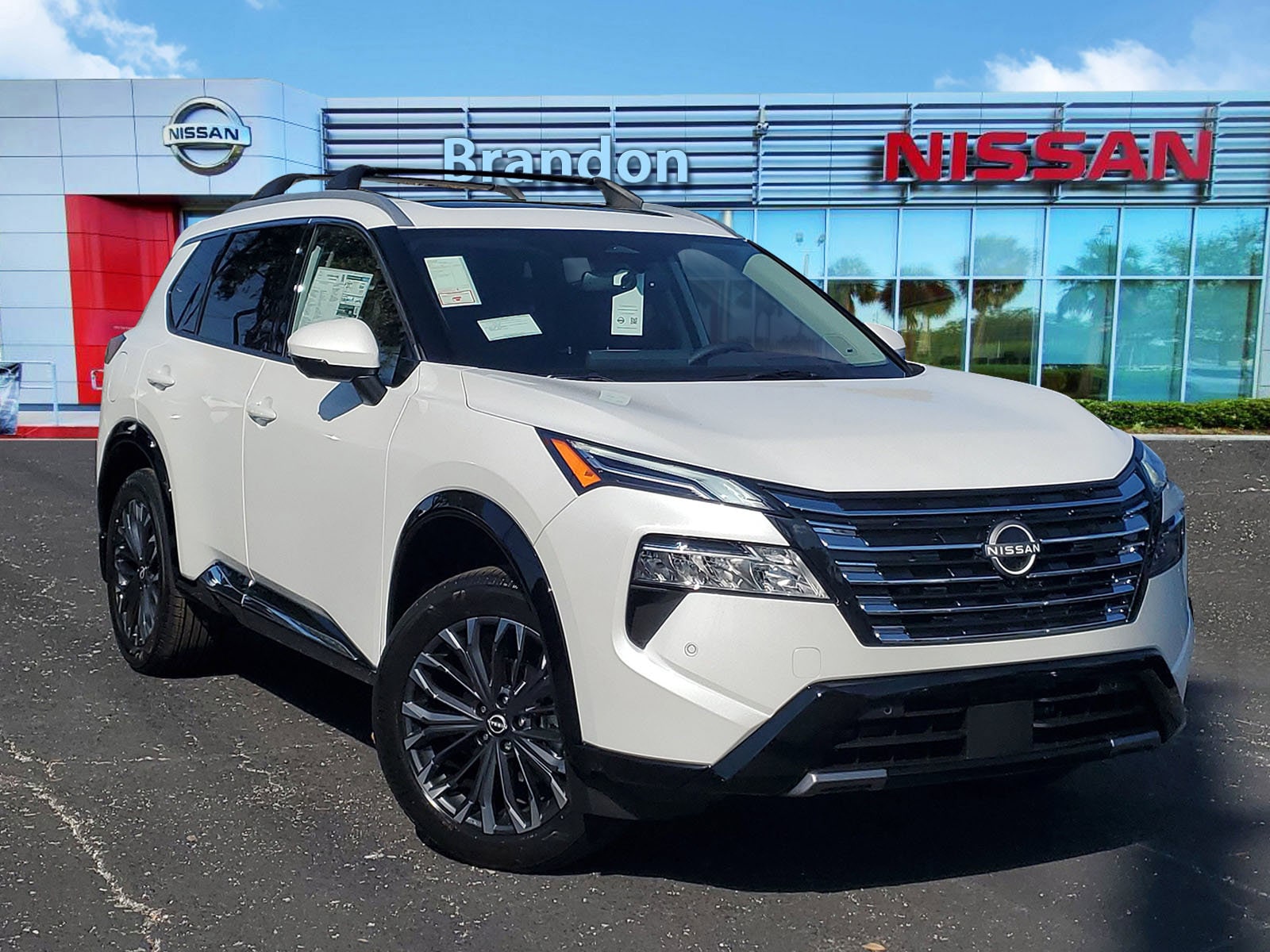 2026 Nissan Rogue Platinum's photo