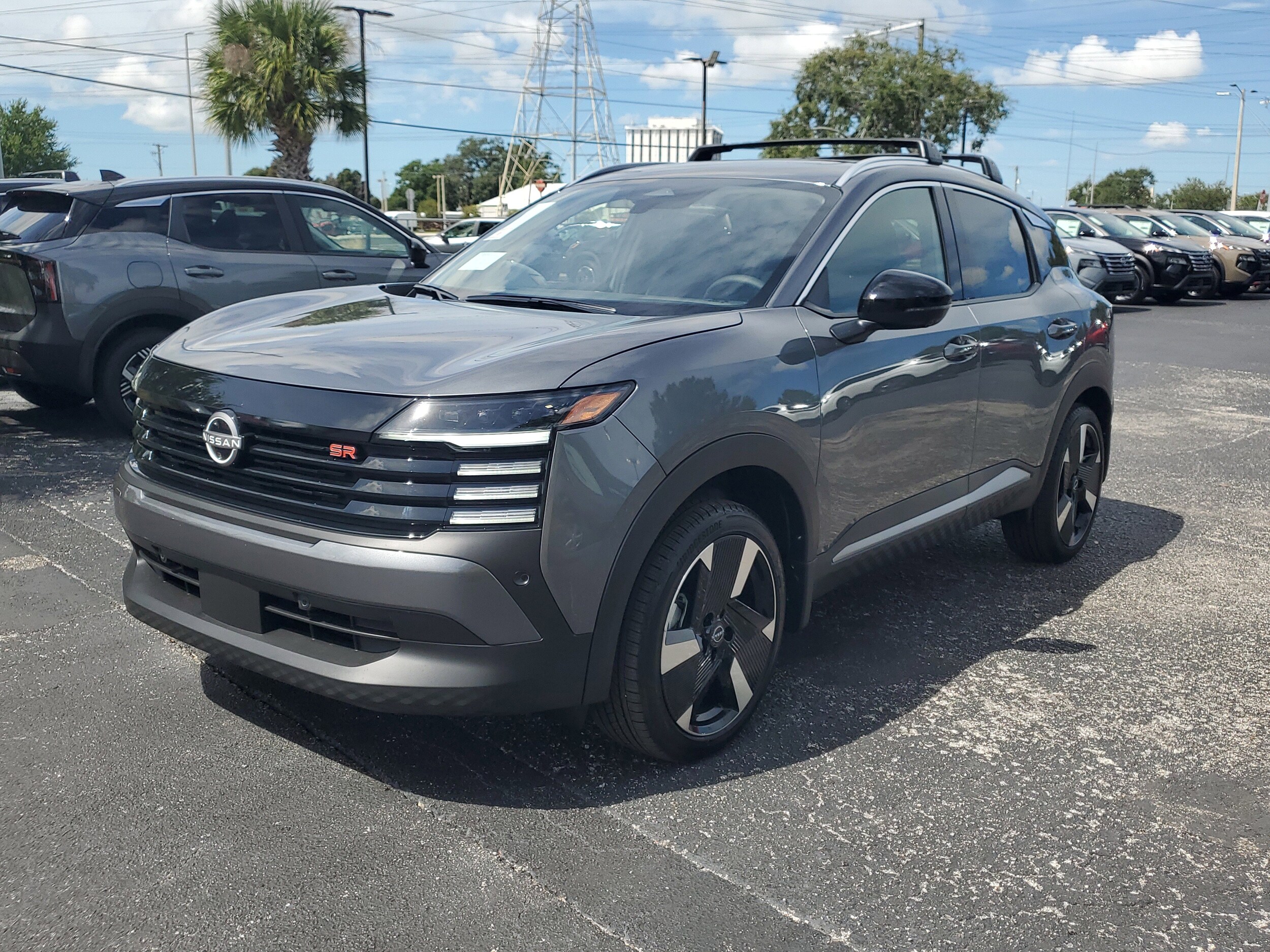 2026 Nissan Kicks SR photo 2