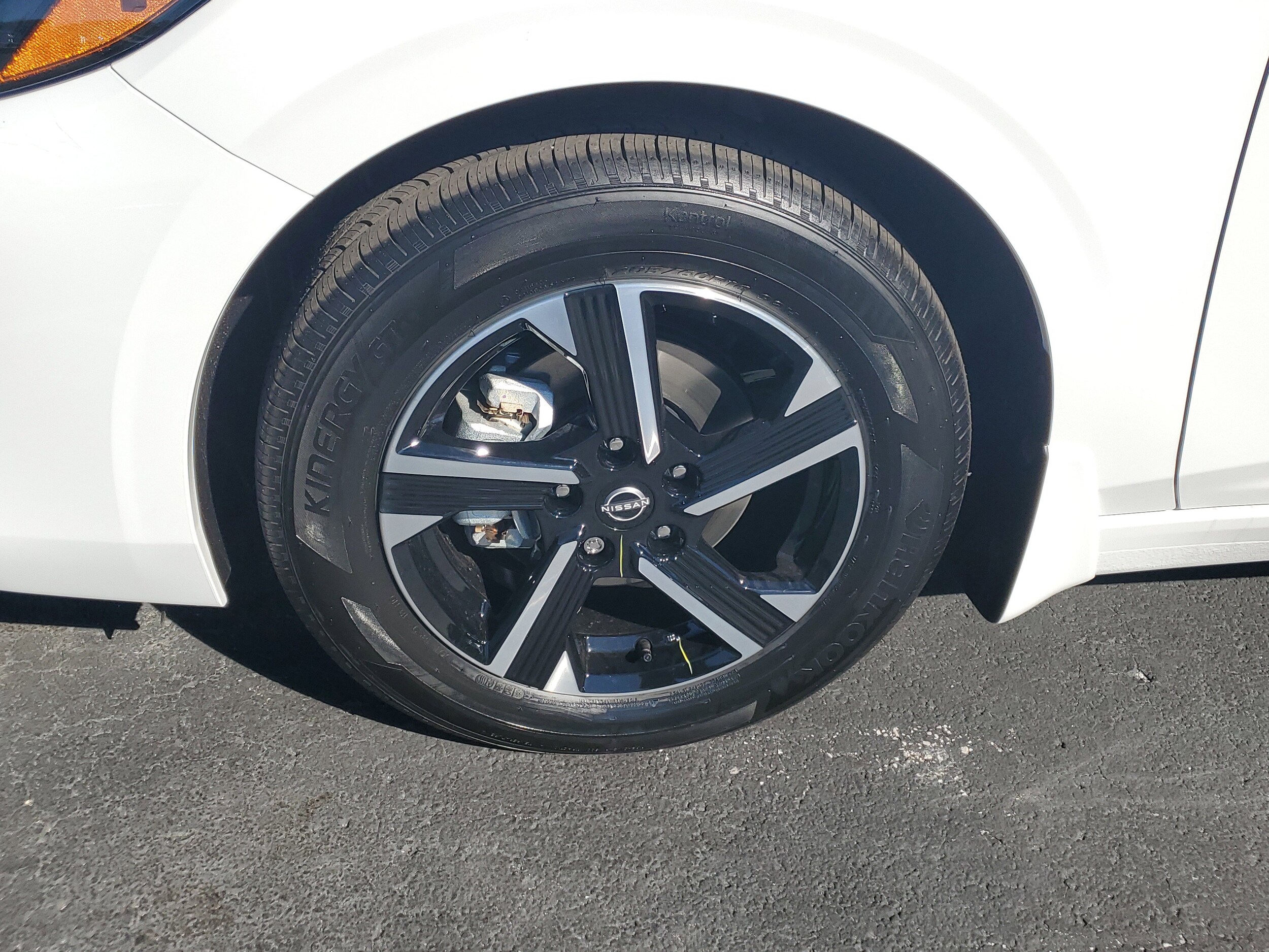 2025 Nissan Sentra SV photo 3