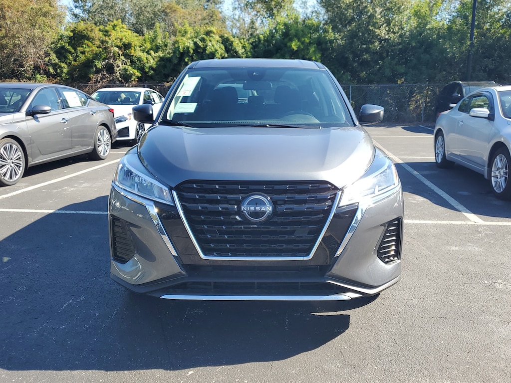 New 2025 Nissan Kicks Play S SUV