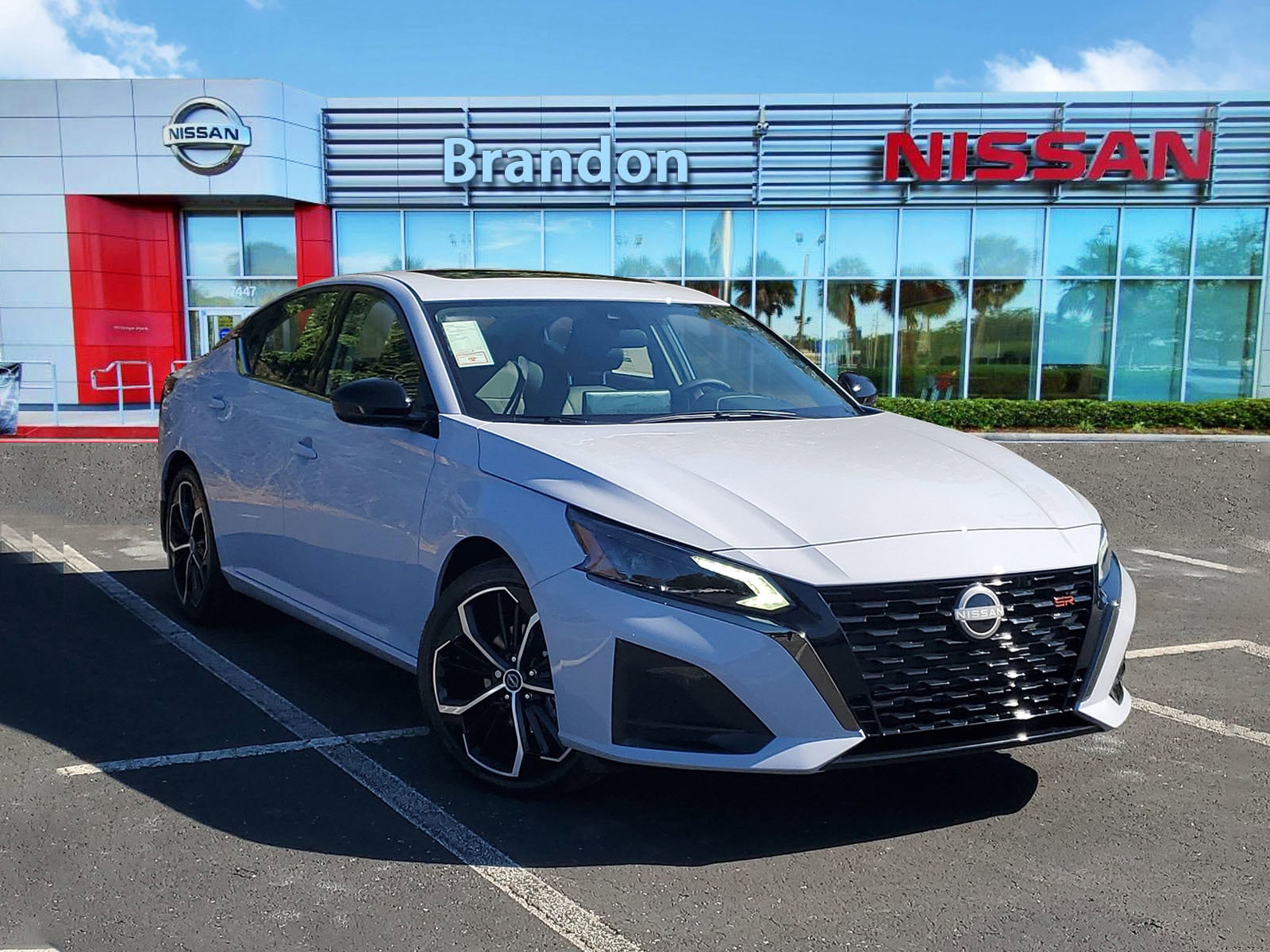 2025 Nissan Altima SR's photo