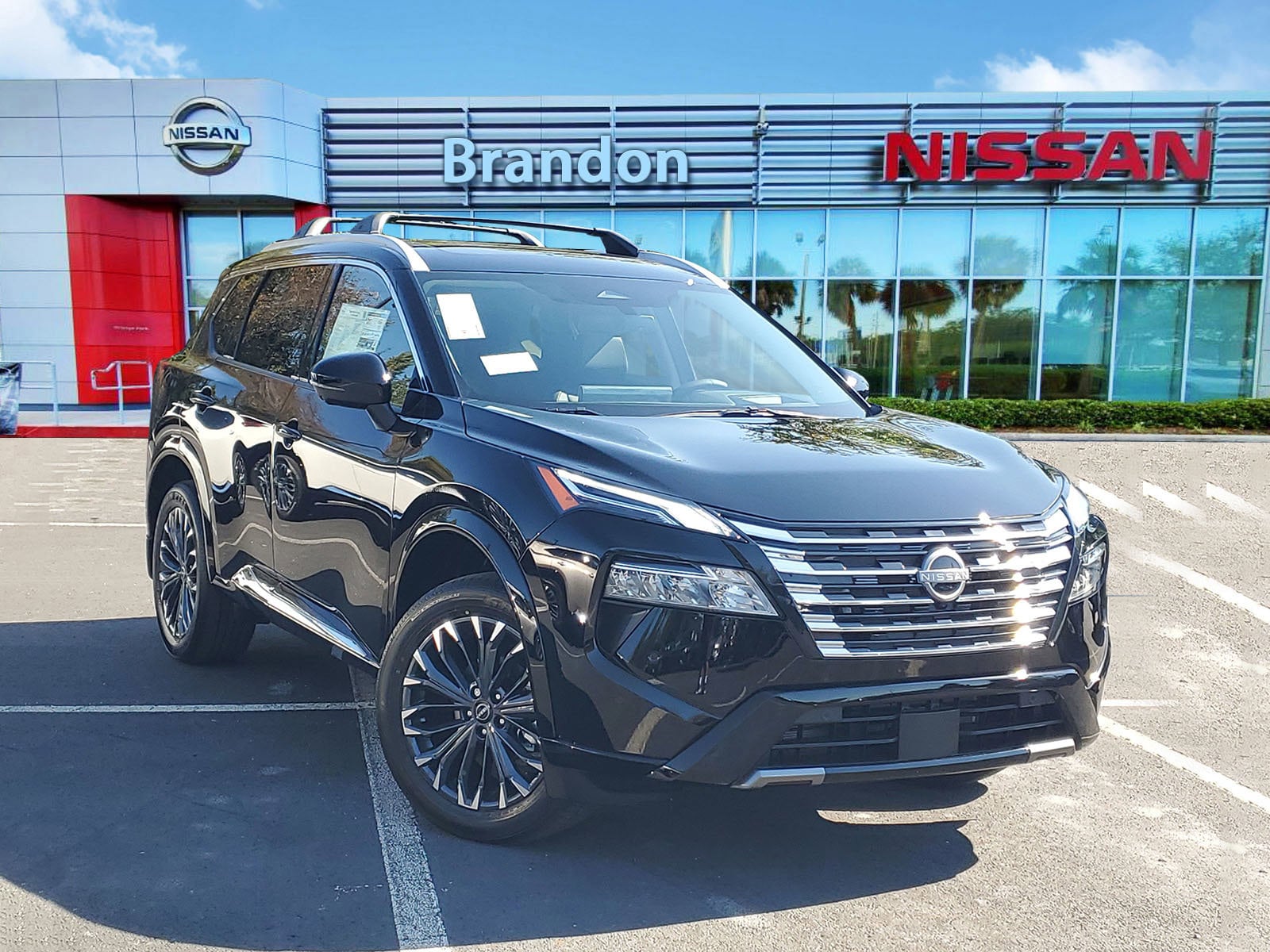 2026 Nissan Rogue Platinum's photo