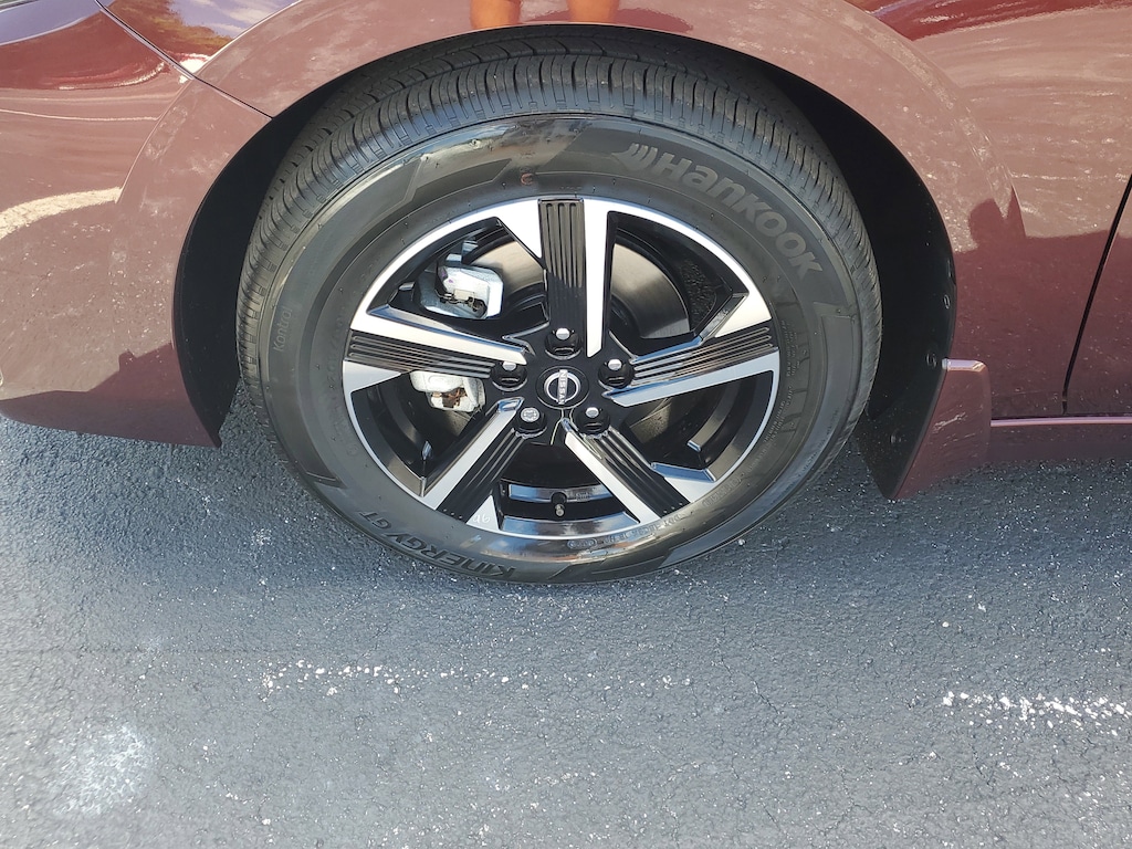 New 2025 Nissan Sentra SV Sedan