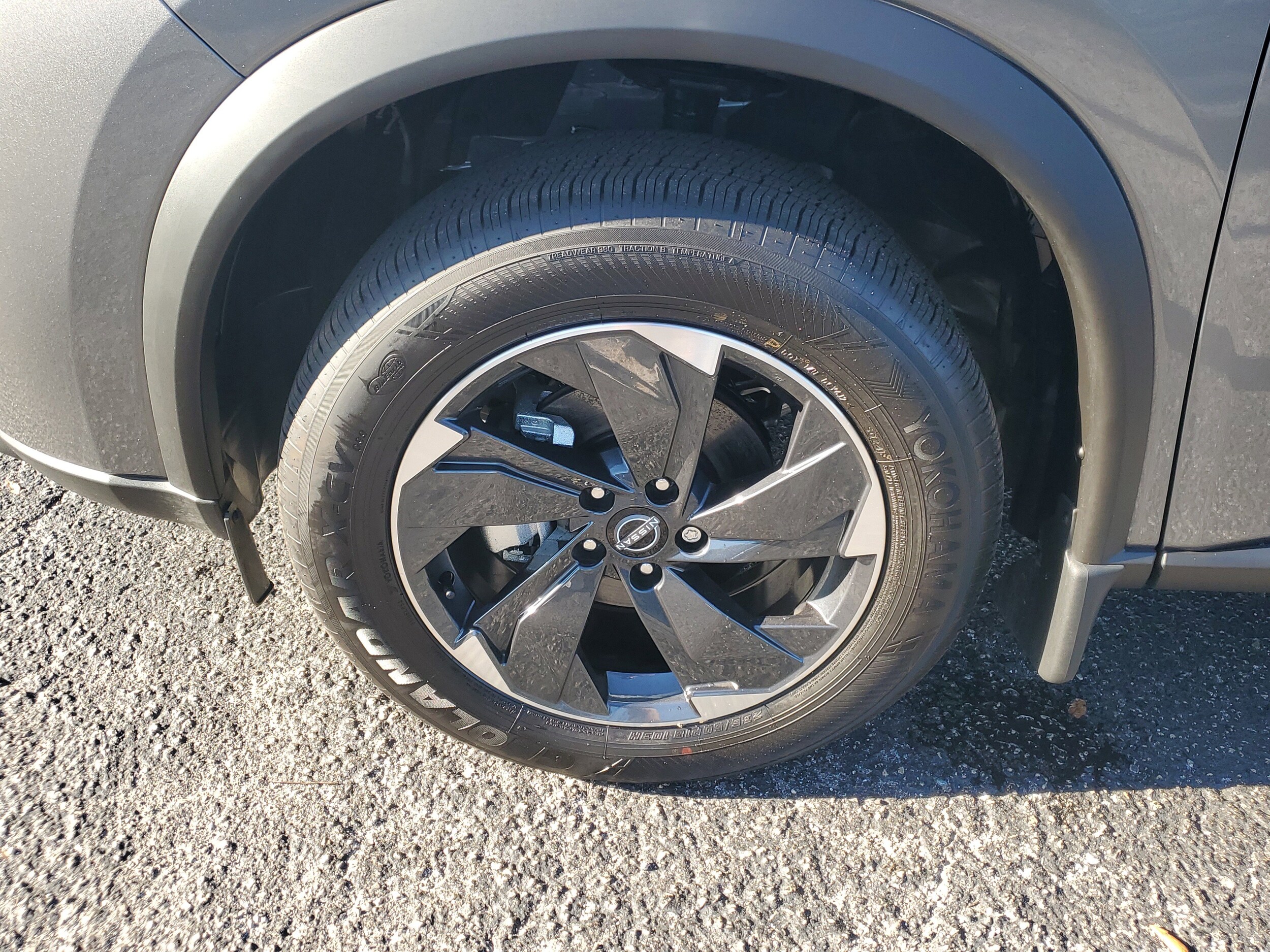 2025 Nissan Rogue SV photo 4