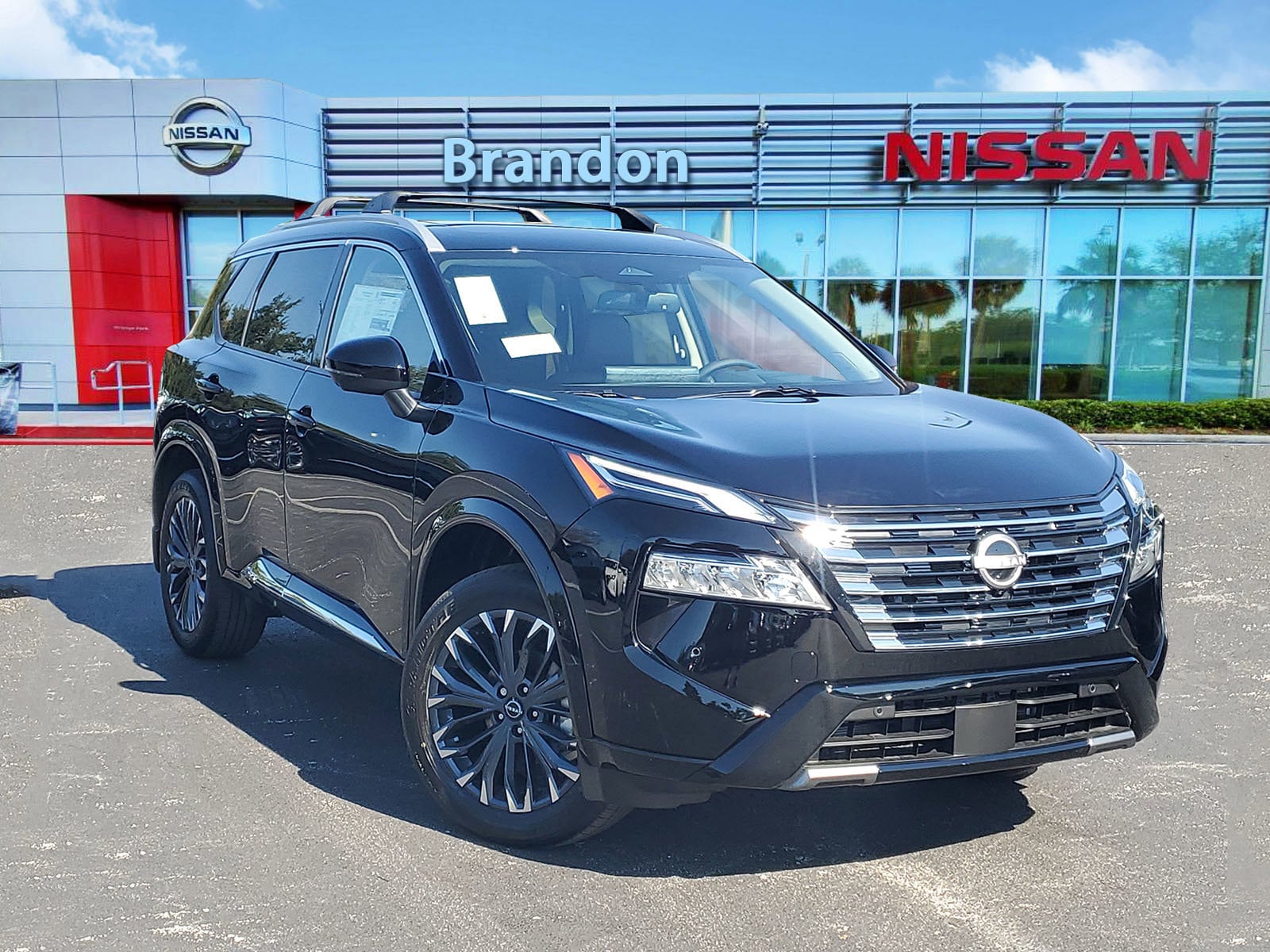 2026 Nissan Rogue Platinum's photo