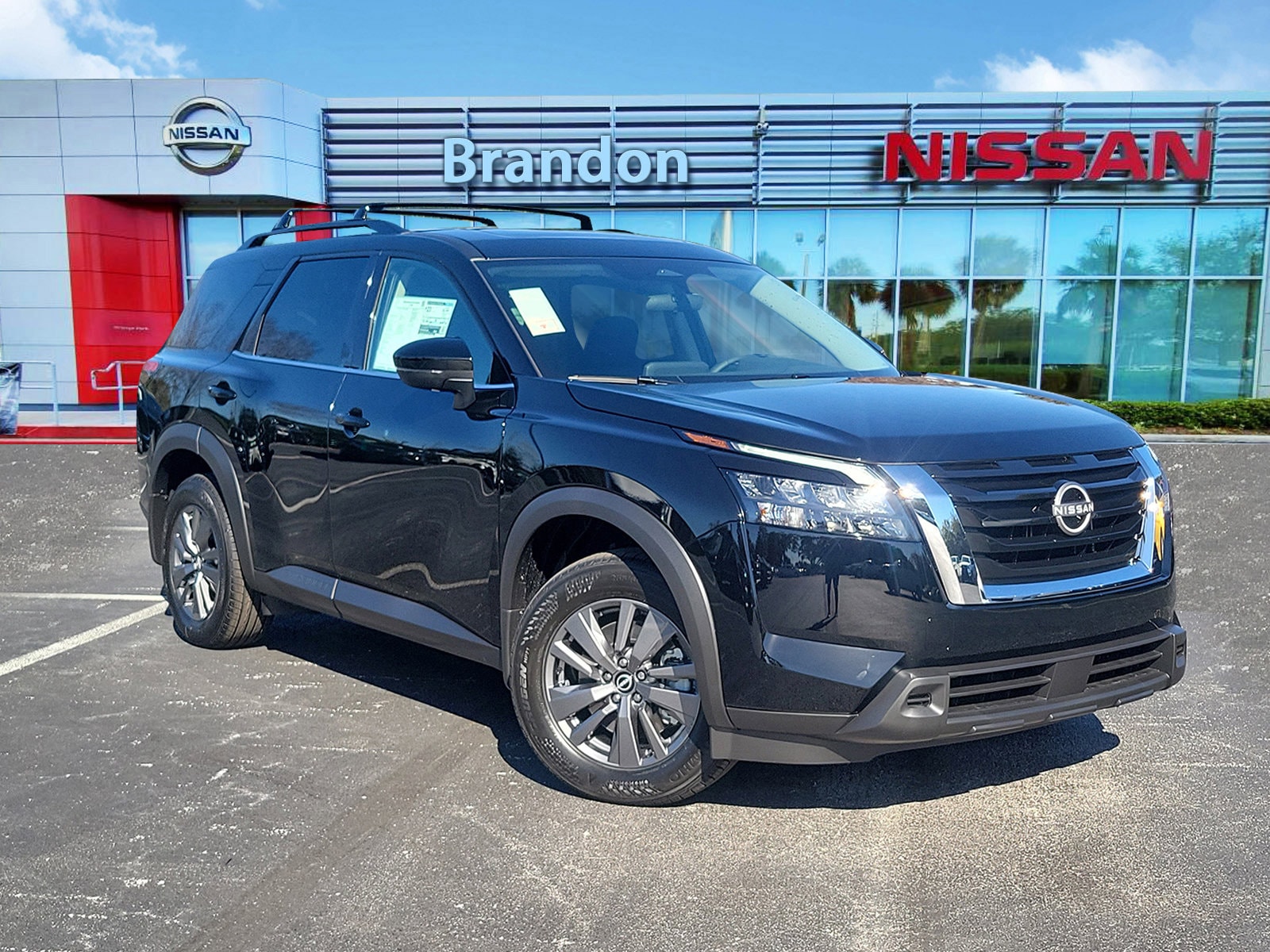 2025 Nissan Pathfinder SV's photo