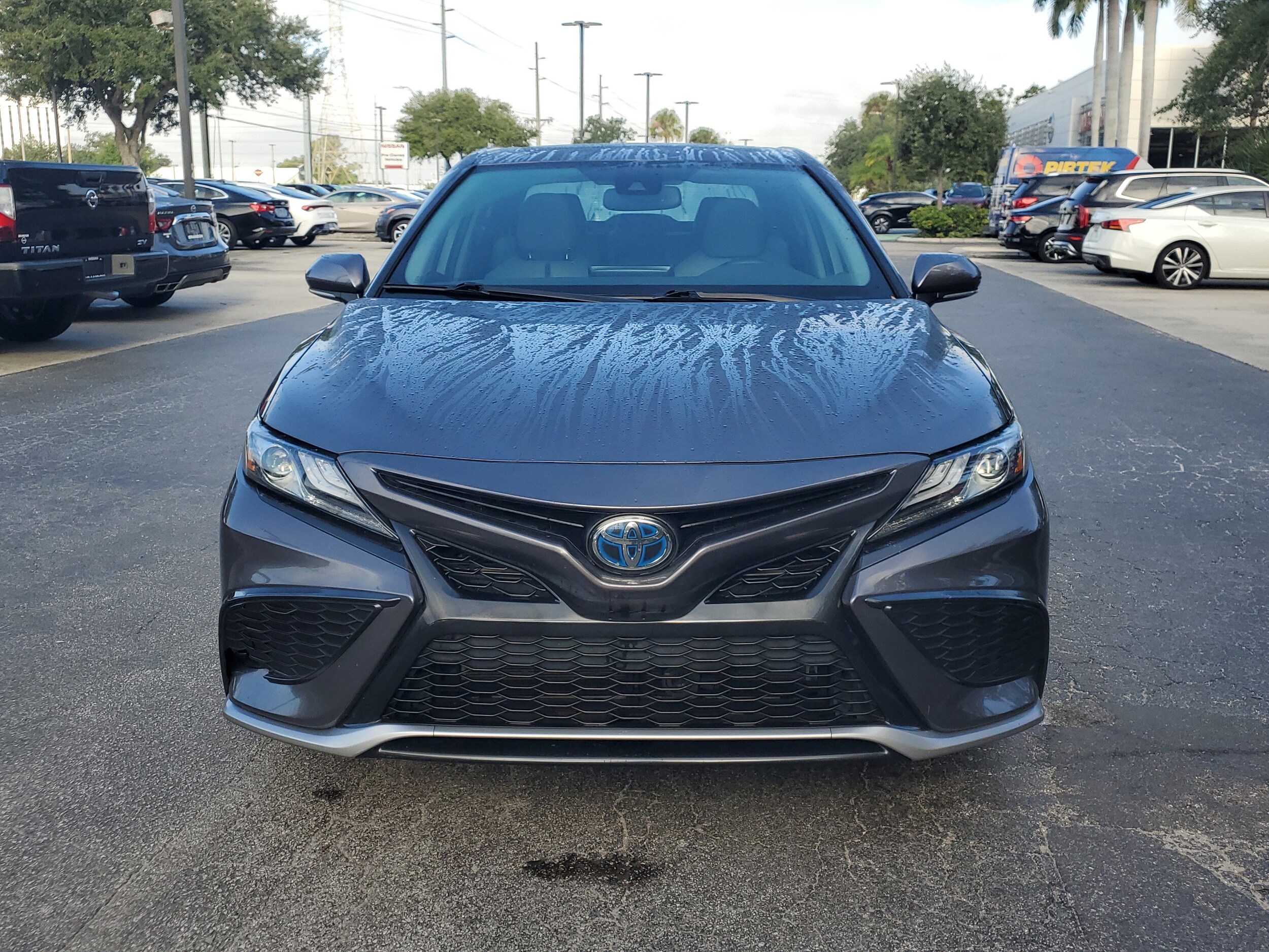 2022 Toyota Camry Hybrid XSE photo 2