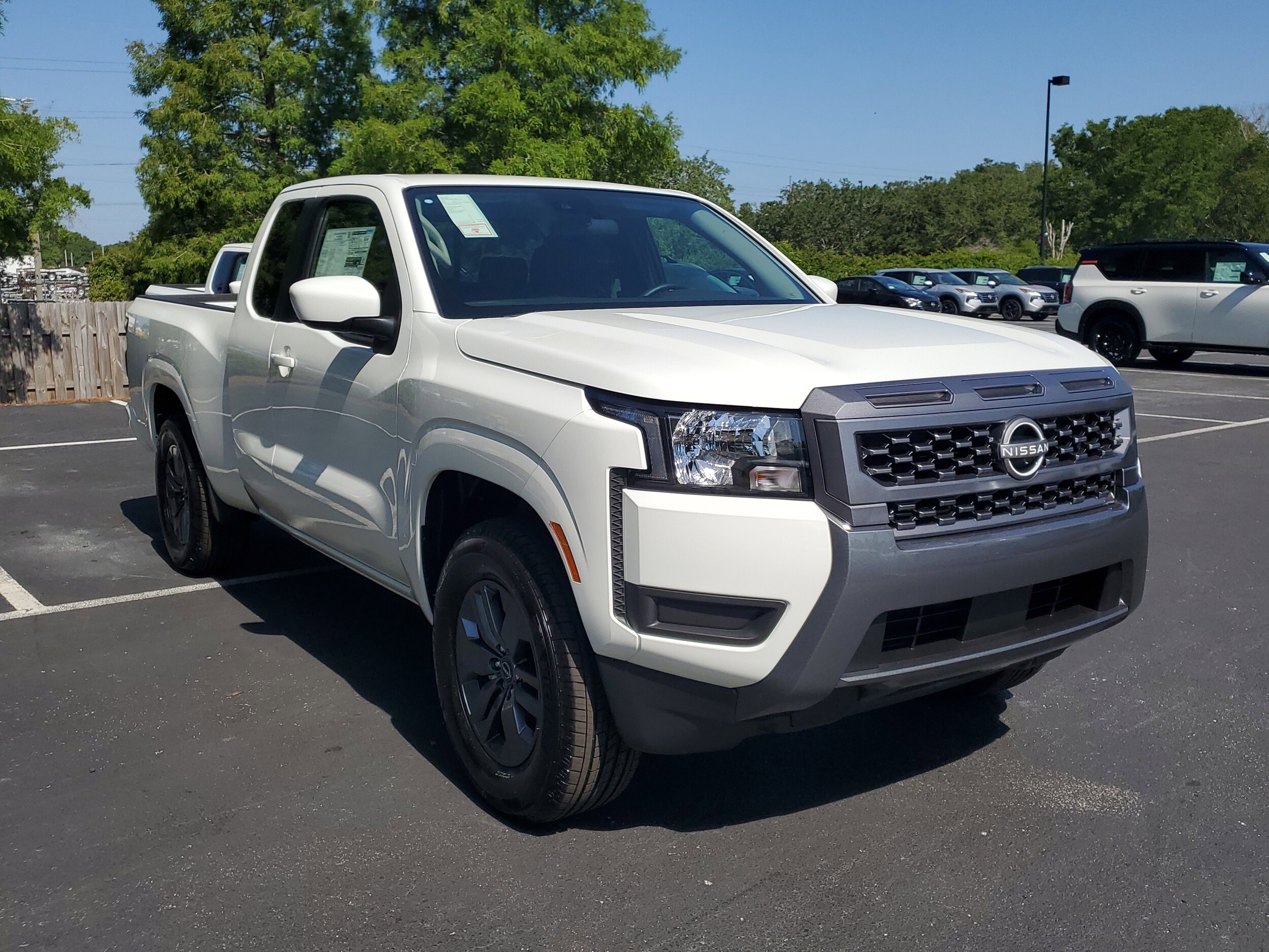 2025 Nissan Frontier SV photo 3