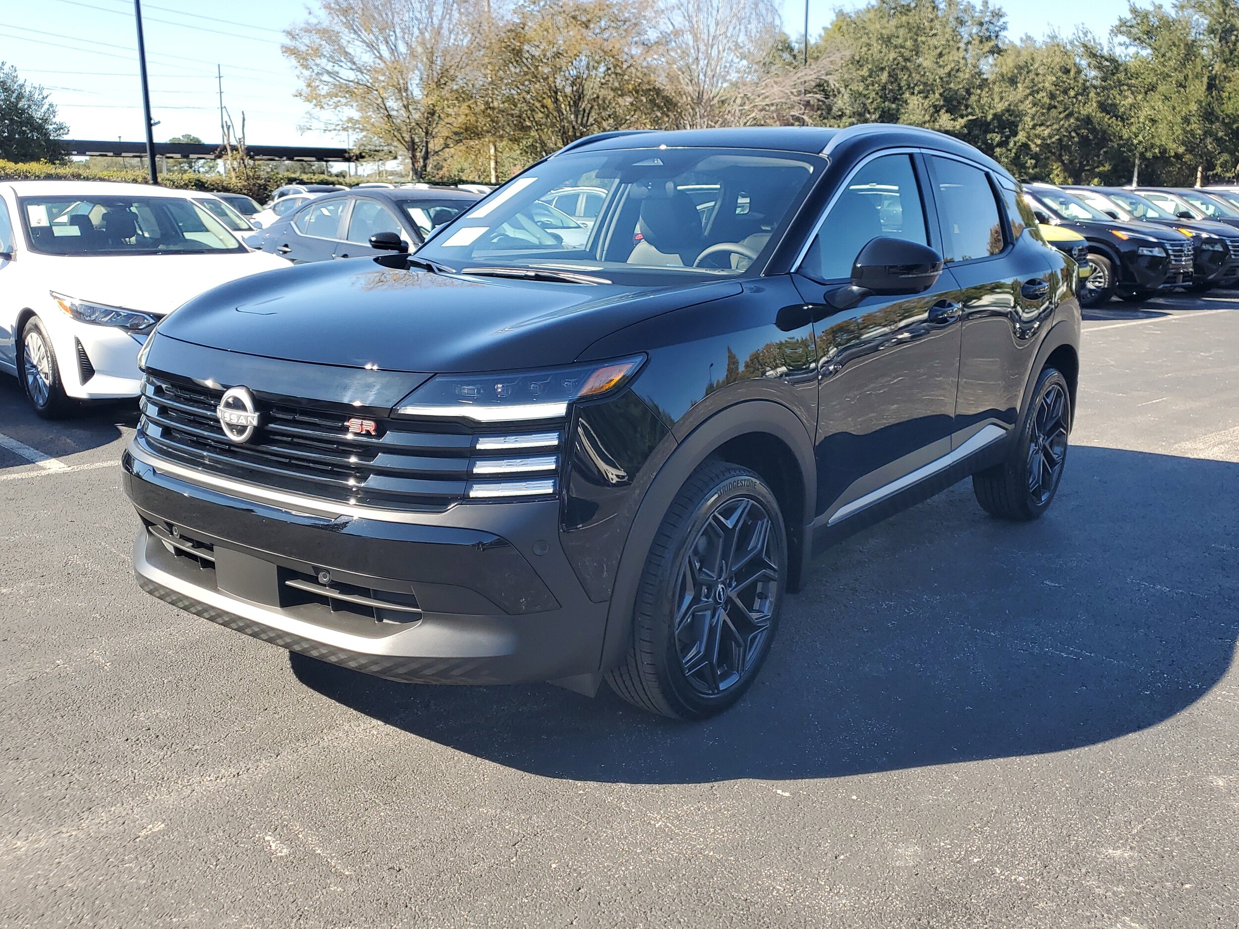 2026 Nissan Kicks SR photo 3