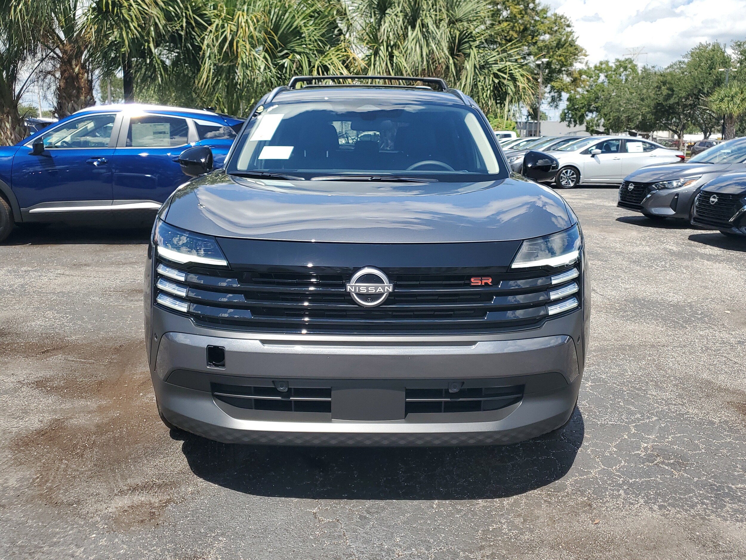 2026 Nissan Kicks SR photo 2