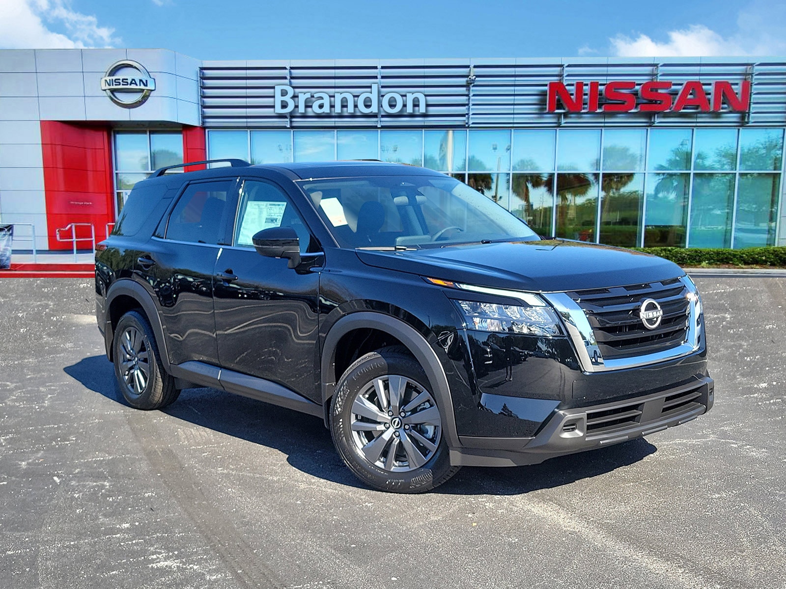 2025 Nissan Pathfinder SV's photo