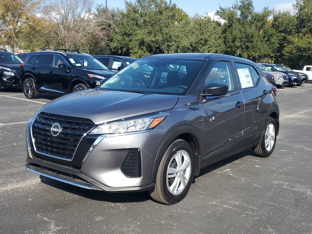 New 2025 Nissan Kicks Play S SUV