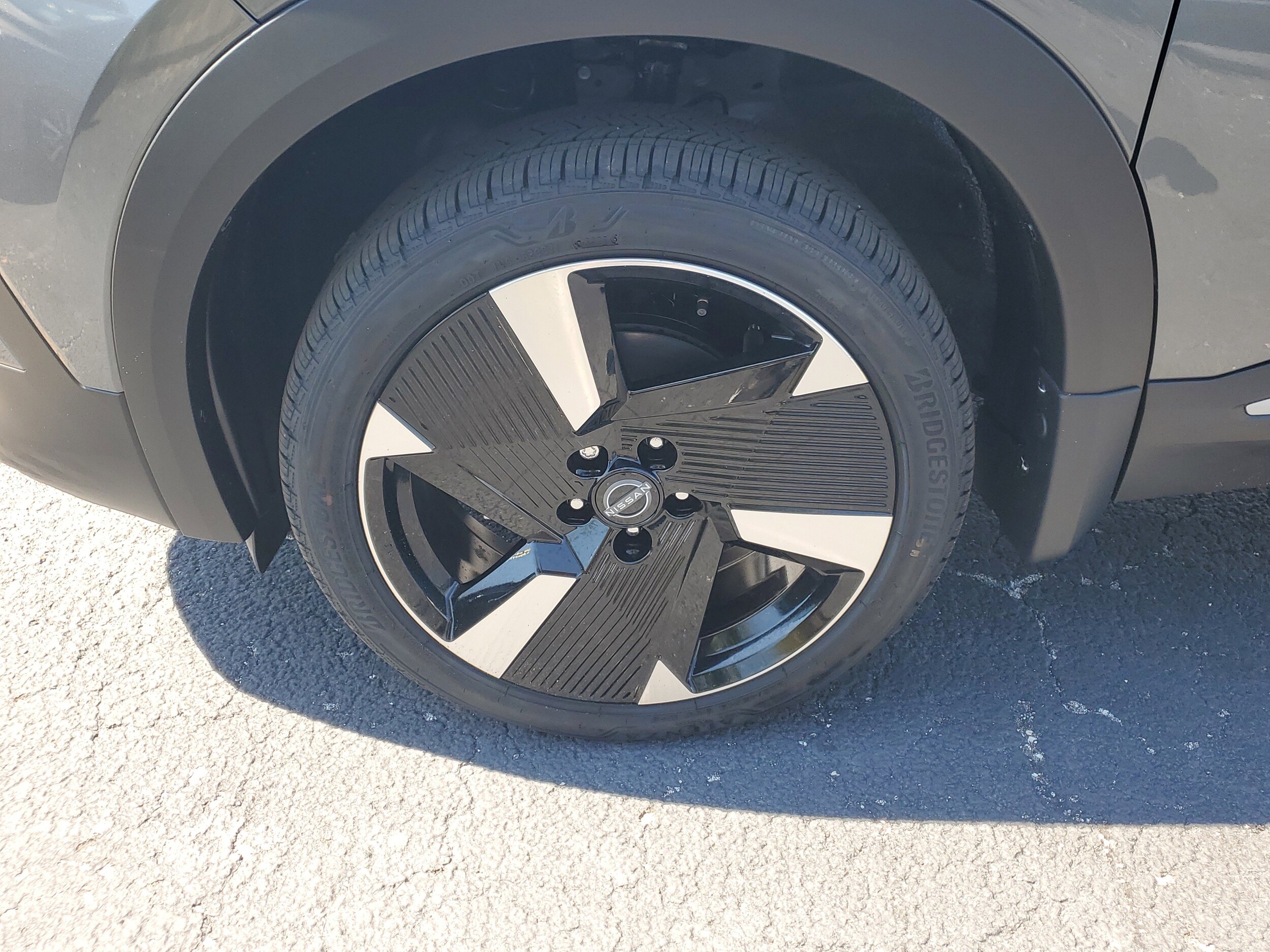 2026 Nissan Kicks SR photo 4