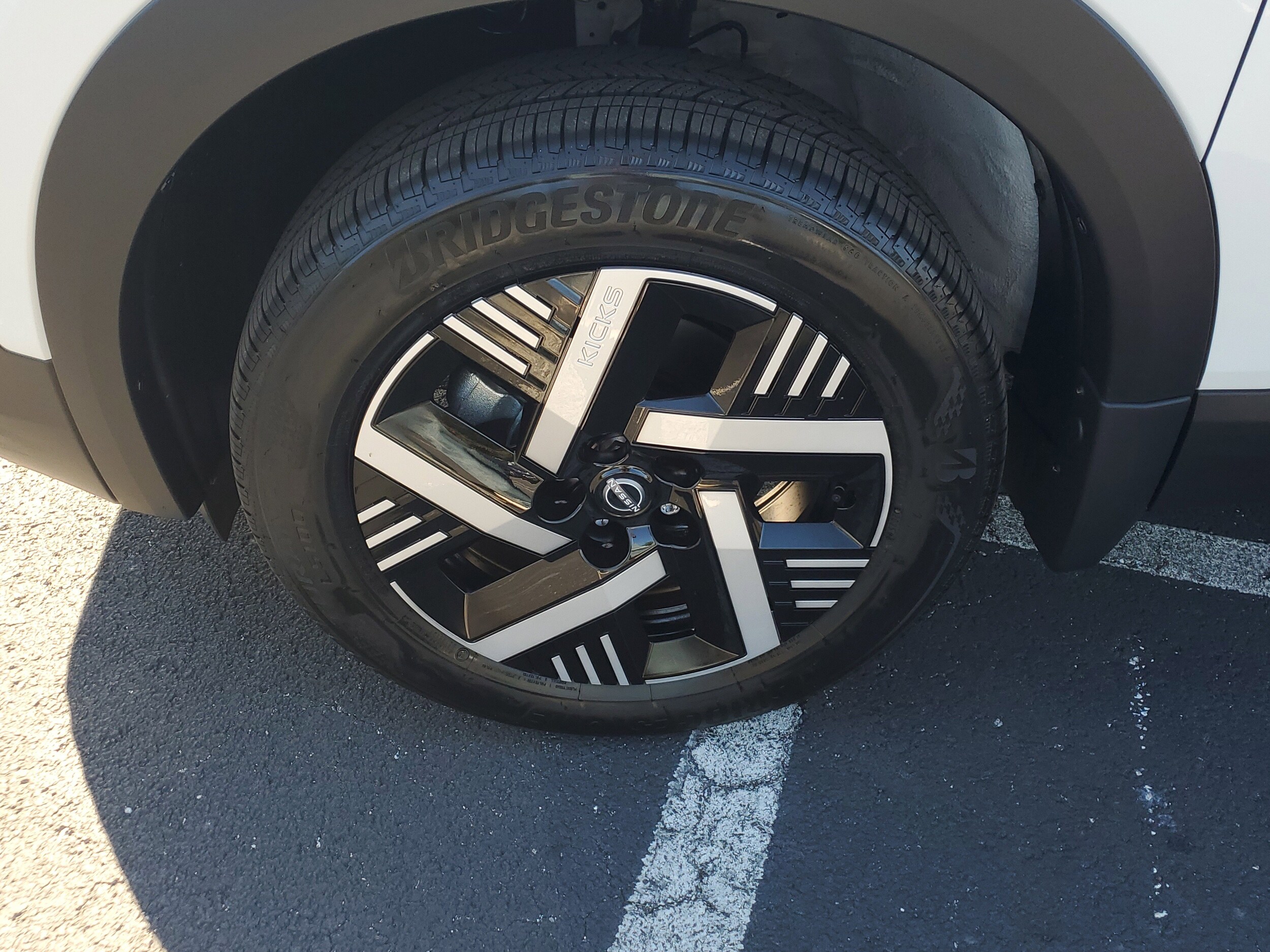 2026 Nissan Kicks SV photo 3