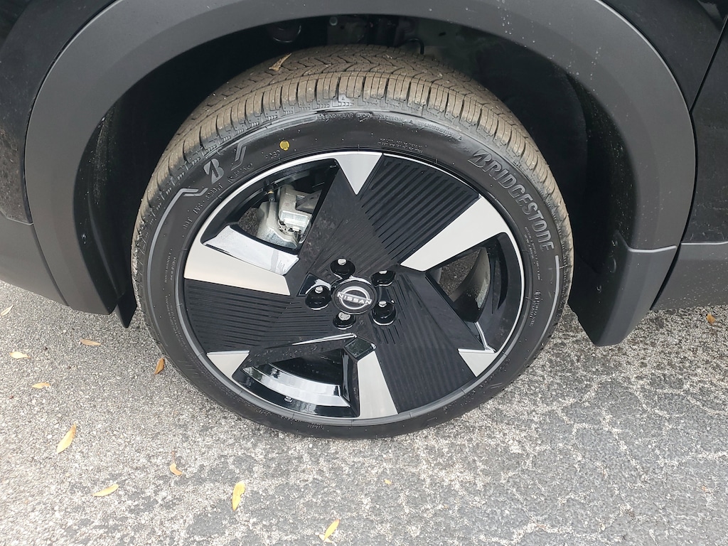 New 2026 Nissan Kicks SR SUV