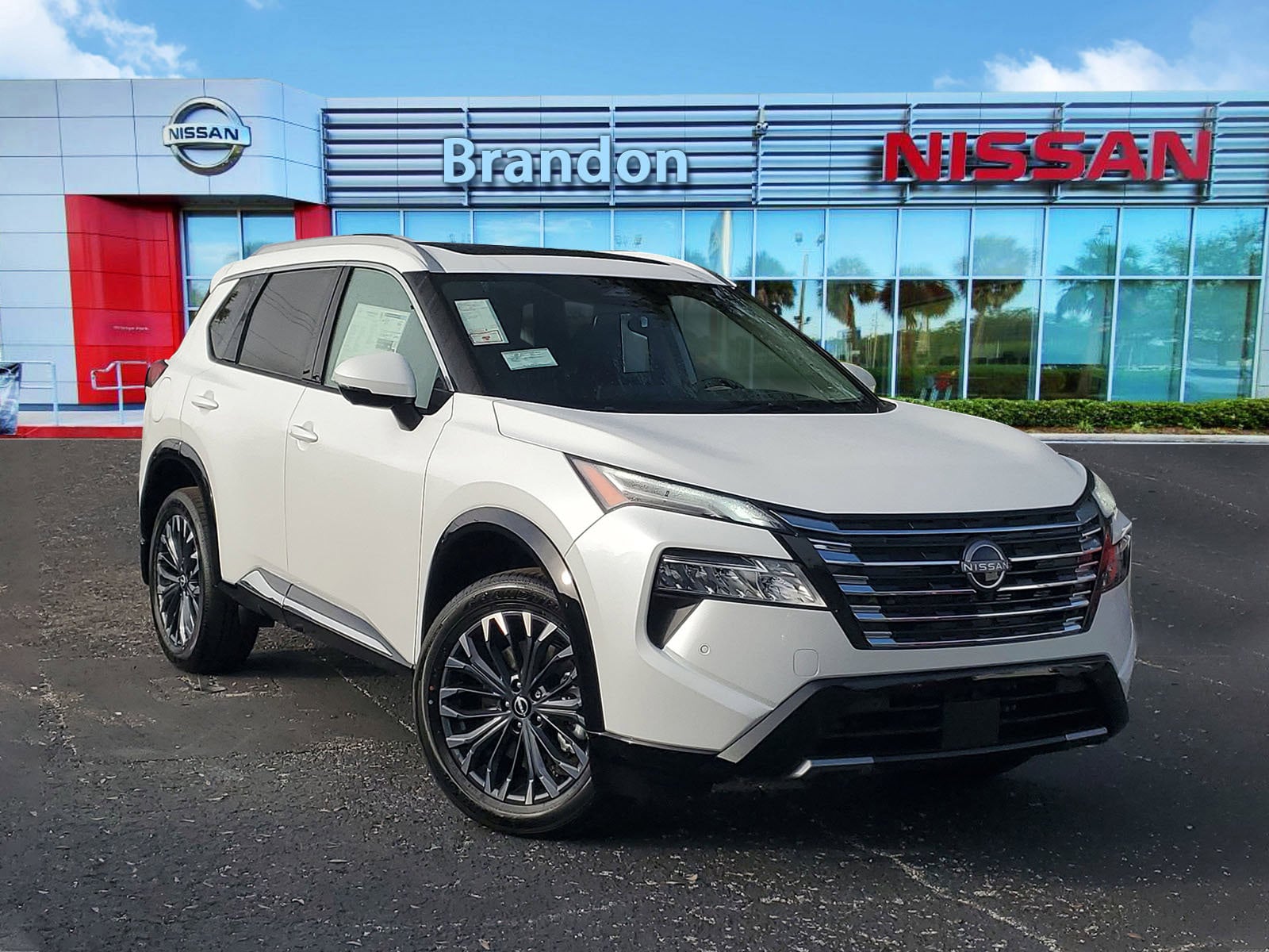 2026 Nissan Rogue Platinum's photo