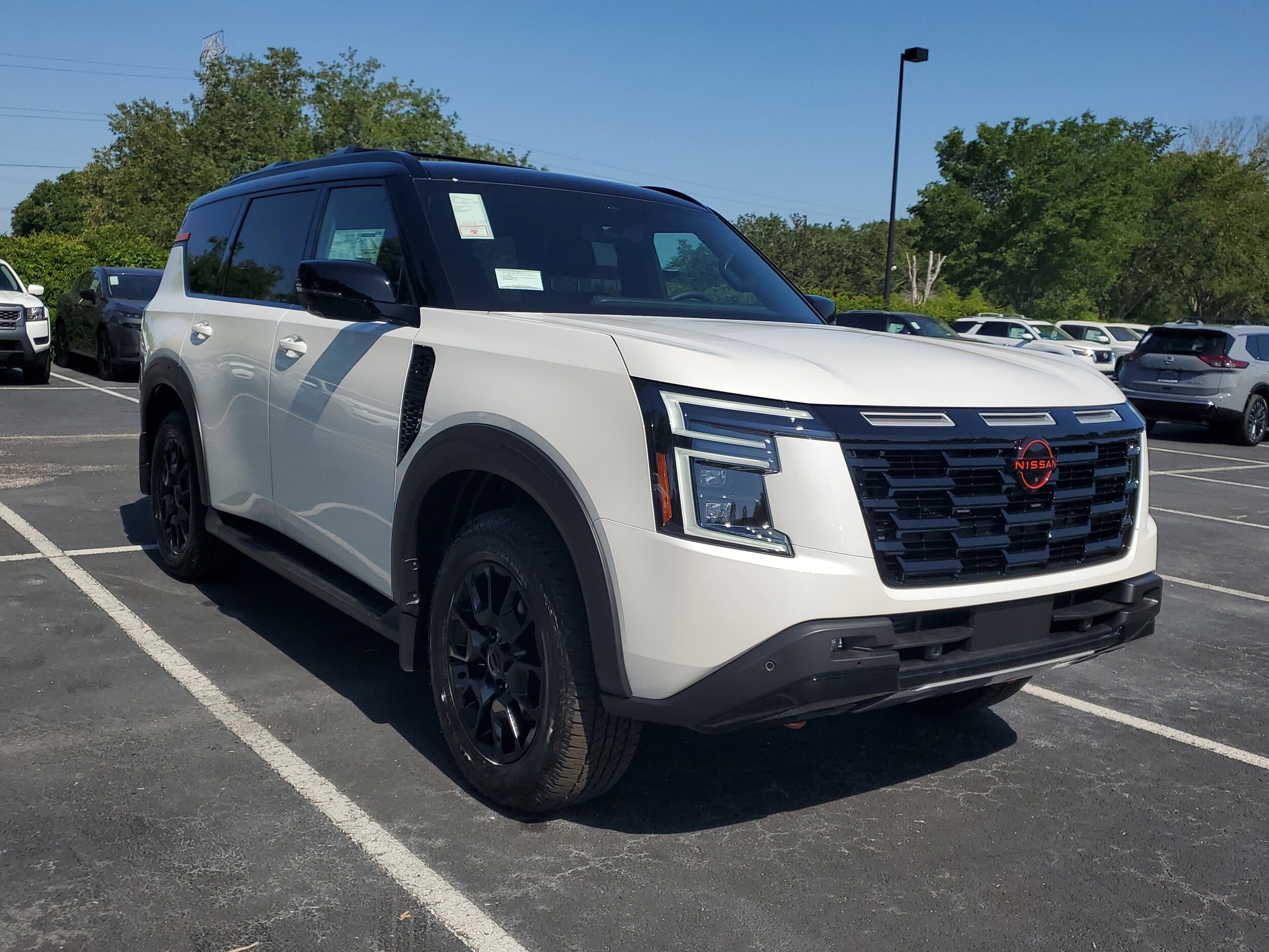 2025 Nissan Armada photo 3