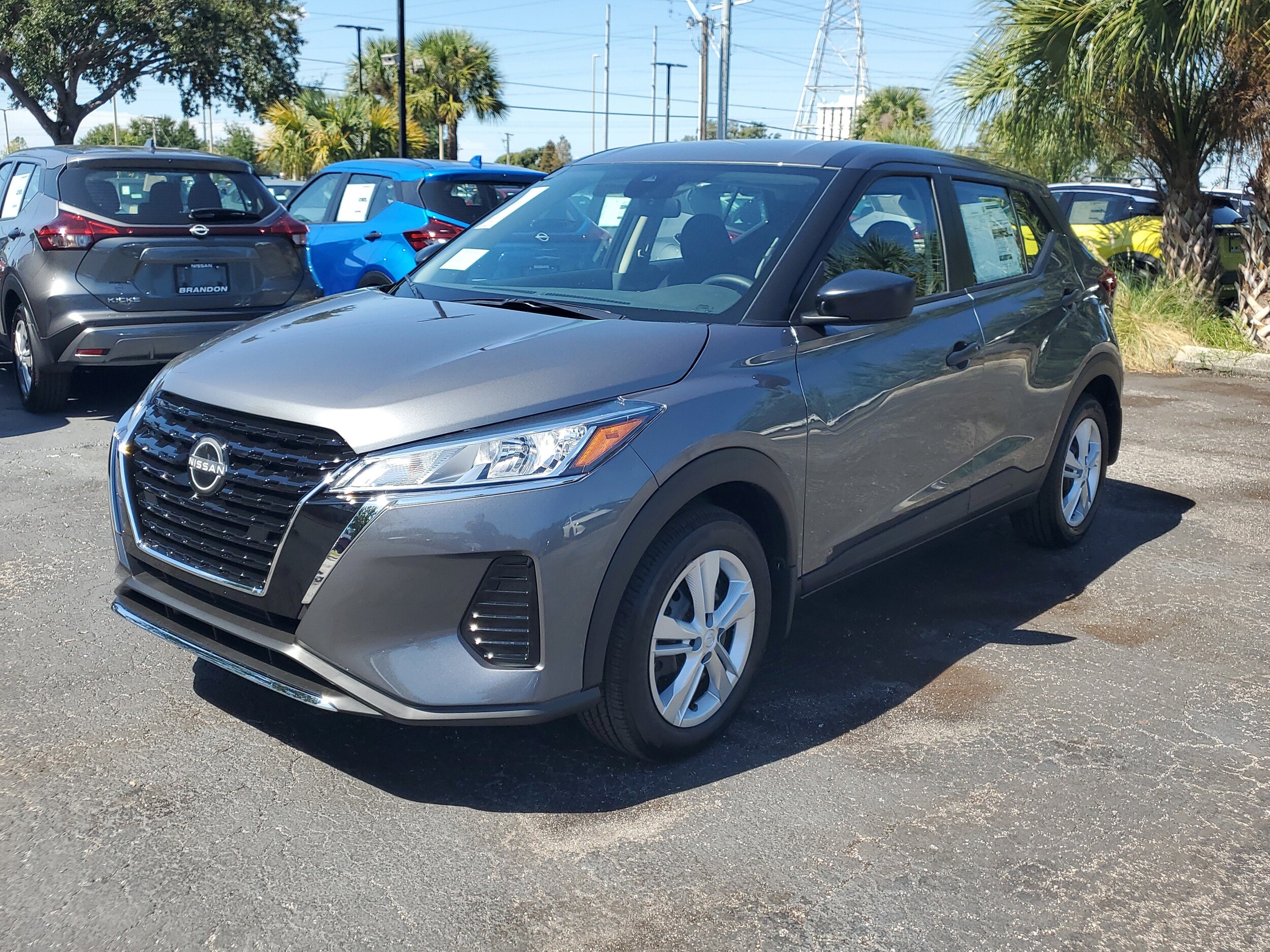 2025 Nissan Kicks Play S photo 3