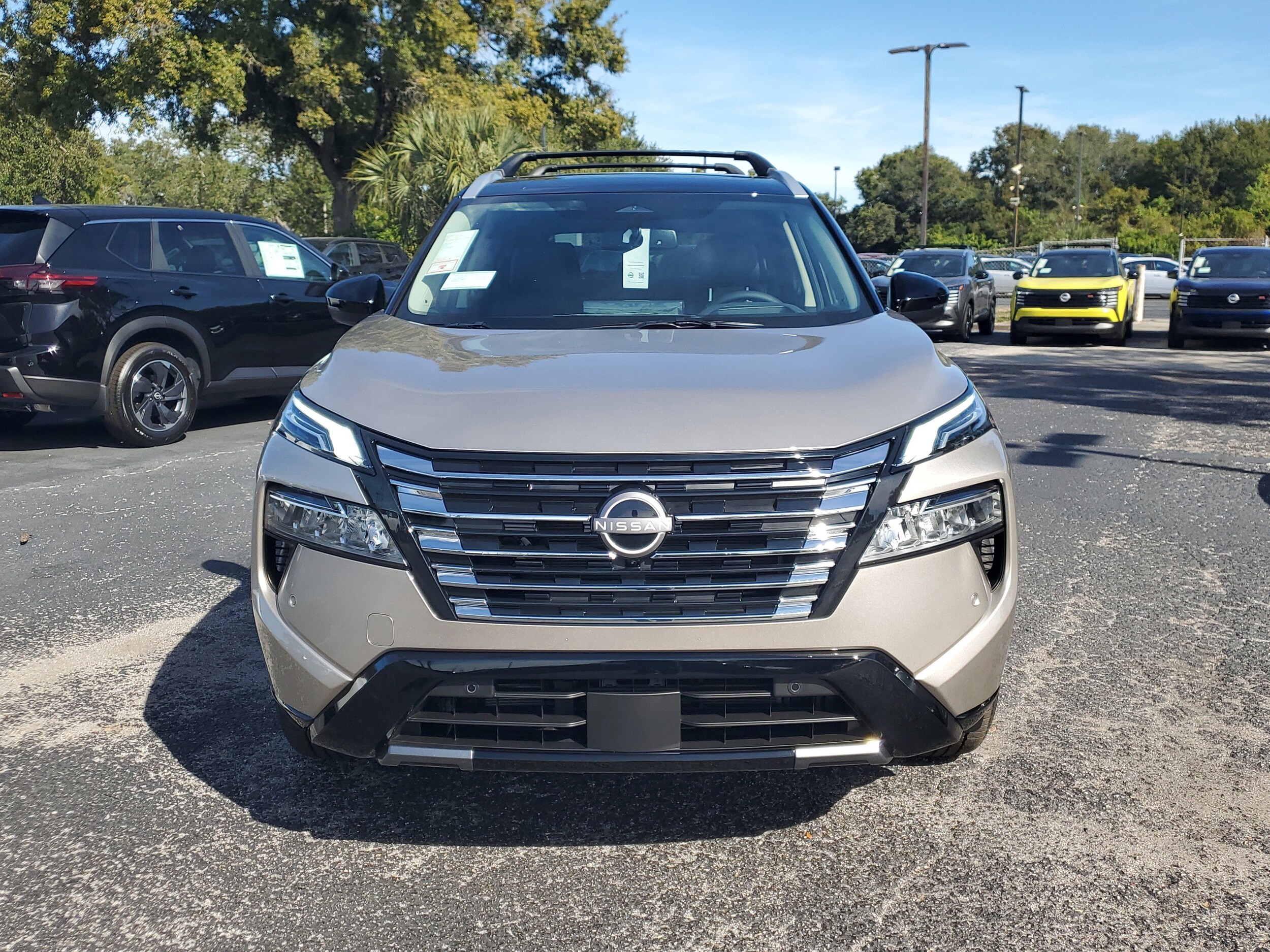 2026 Nissan Rogue Platinum photo 2