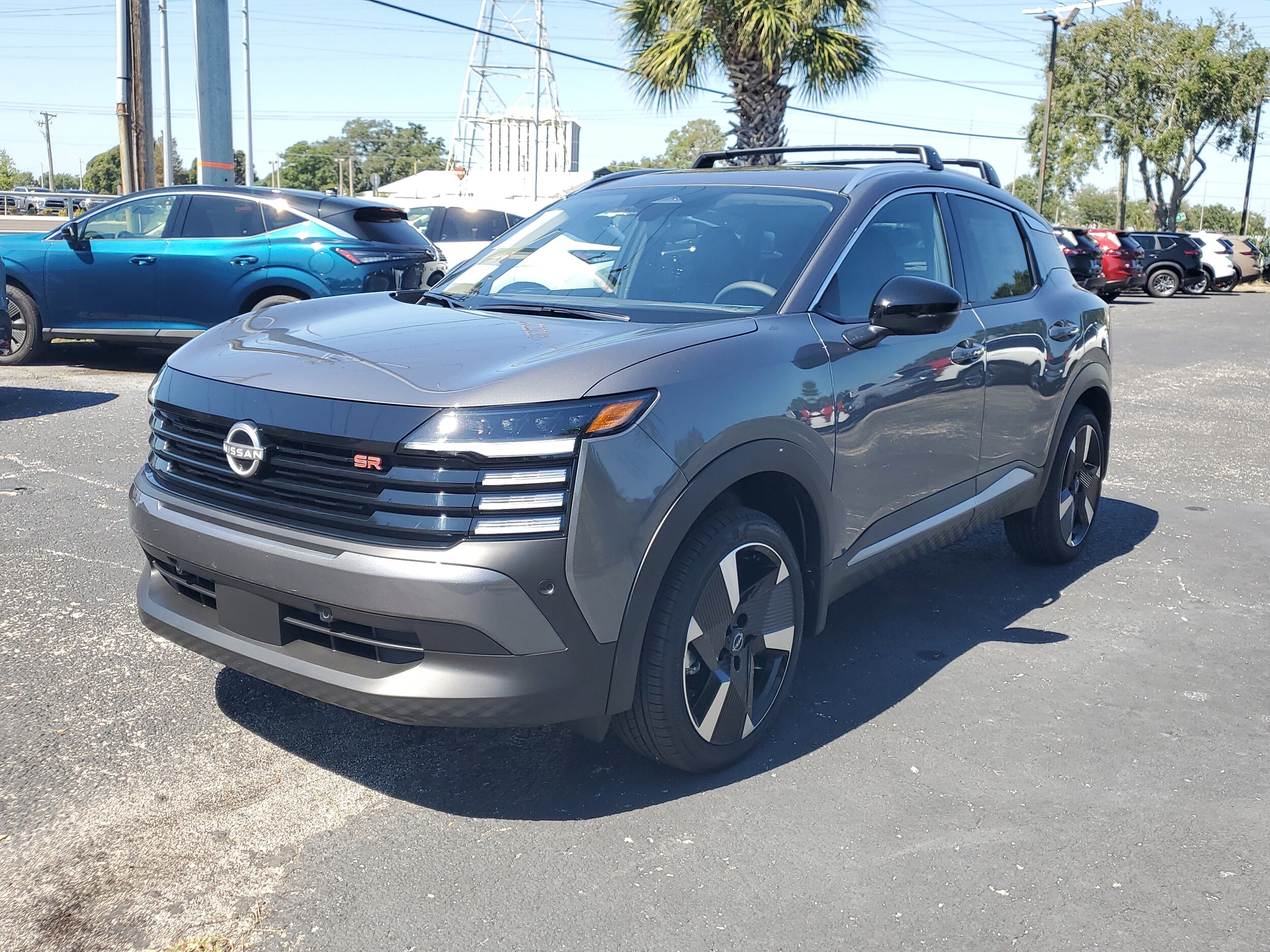 2026 Nissan Kicks SR photo 3