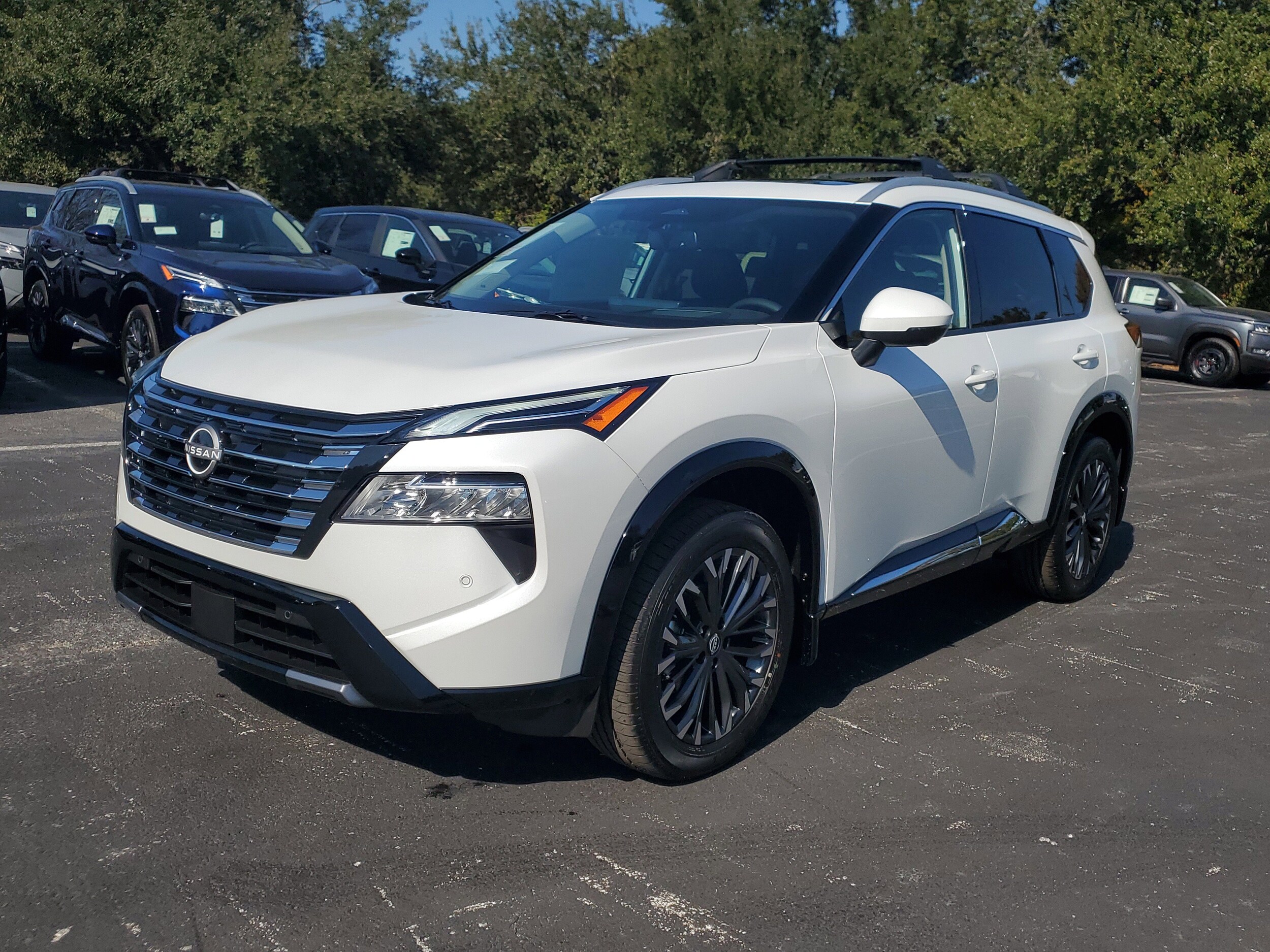 2026 Nissan Rogue Platinum photo 3