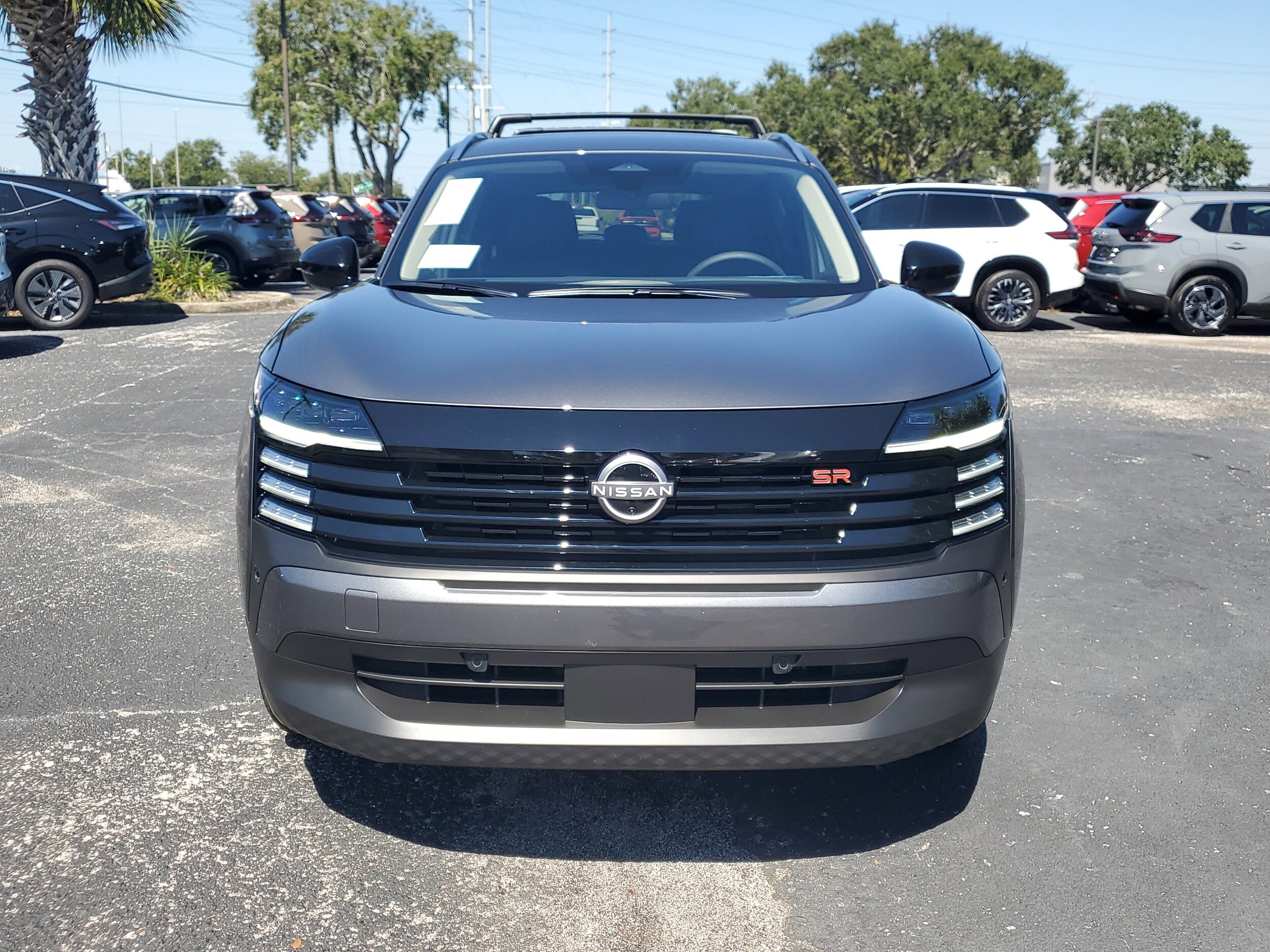 2026 Nissan Kicks SR photo 2