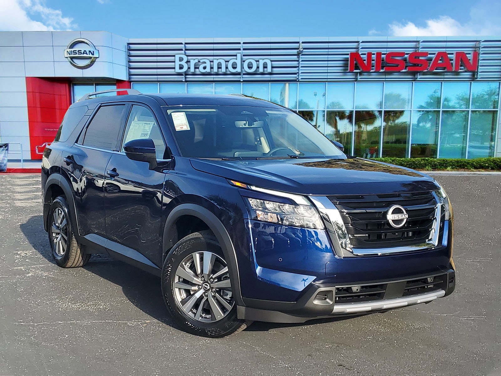 2025 Nissan Pathfinder SL's photo