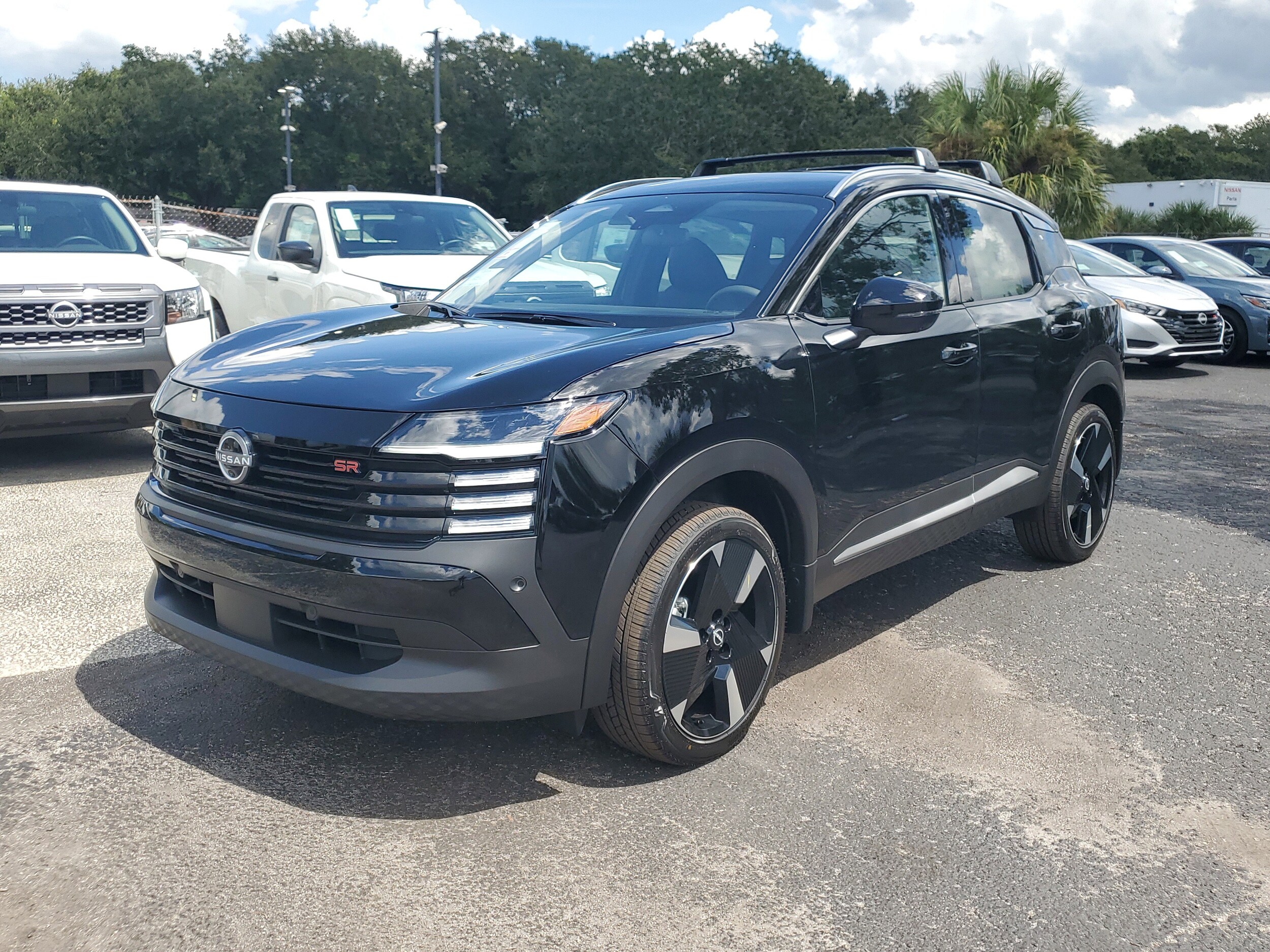 2026 Nissan Kicks SR photo 2