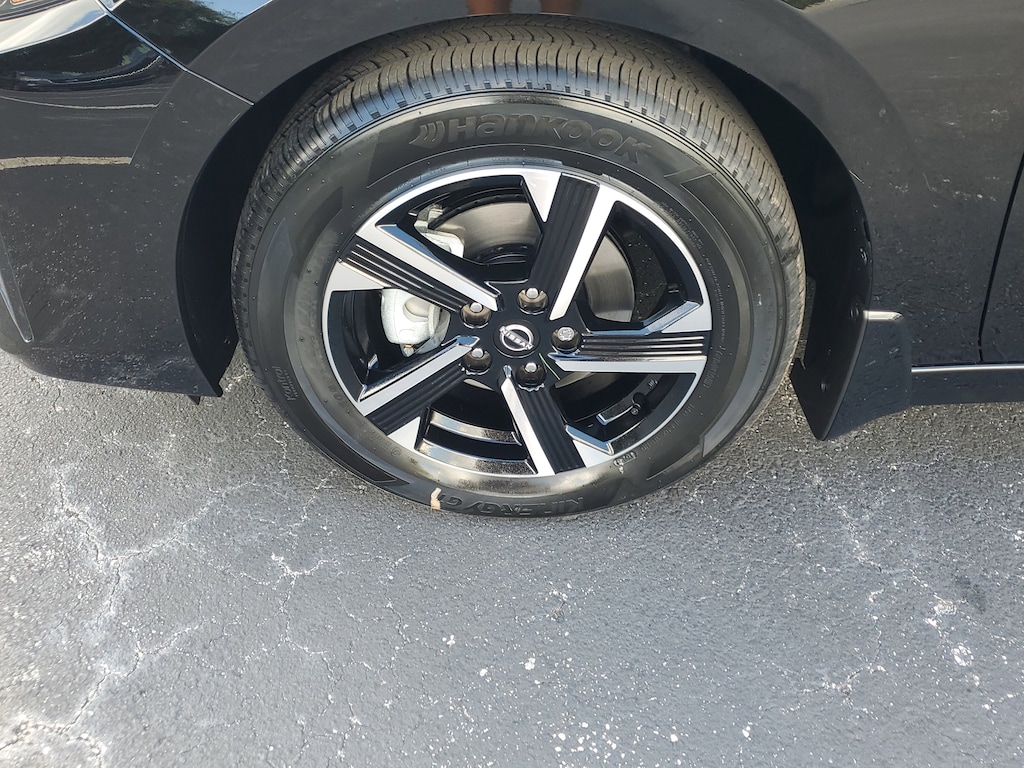 New 2025 Nissan Sentra SV Sedan