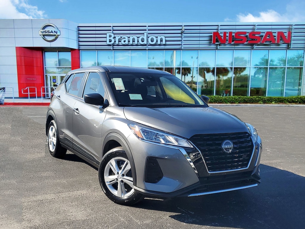 New 2025 Nissan Kicks Play S SUV