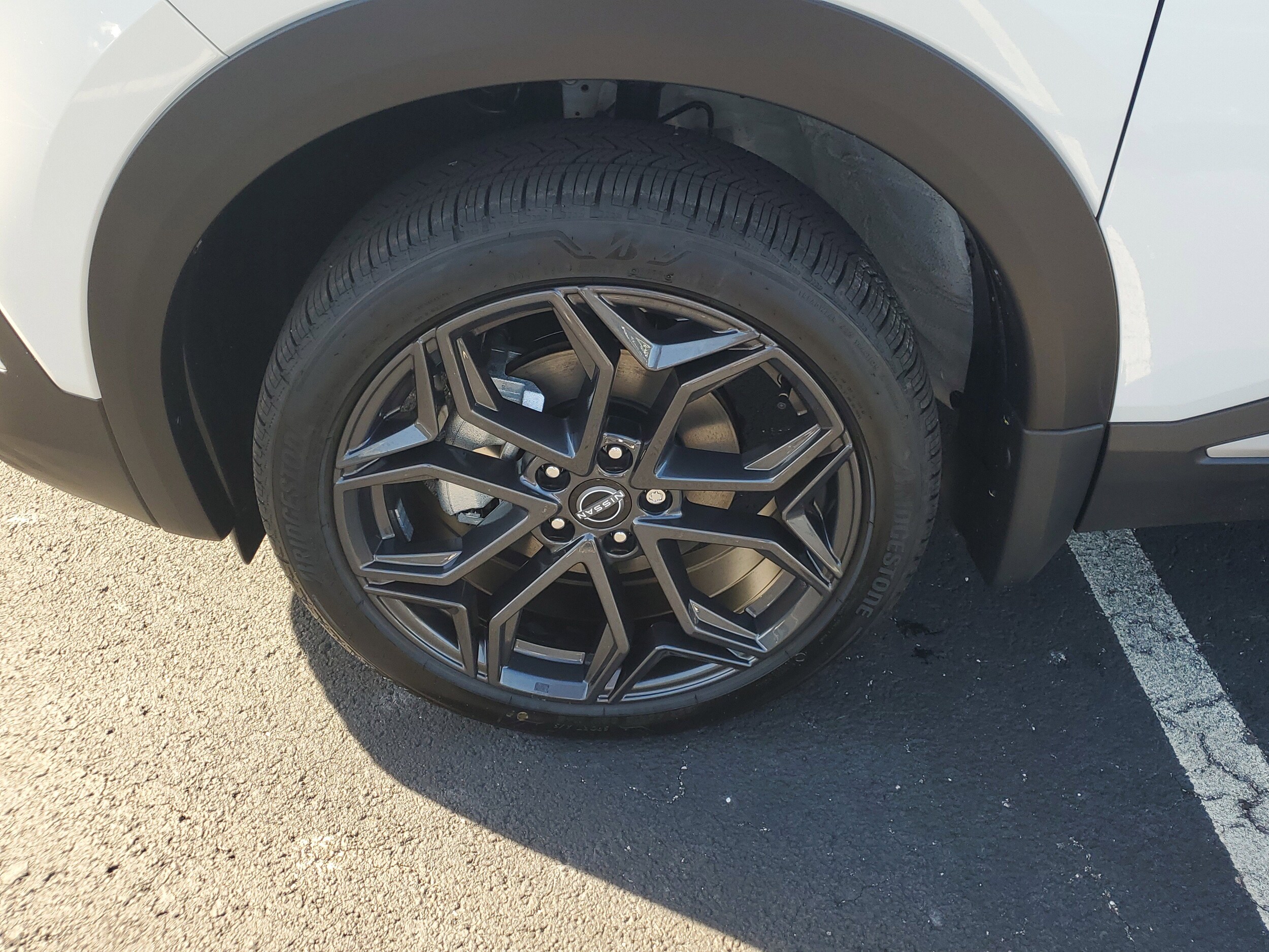 2026 Nissan Kicks SR photo 2