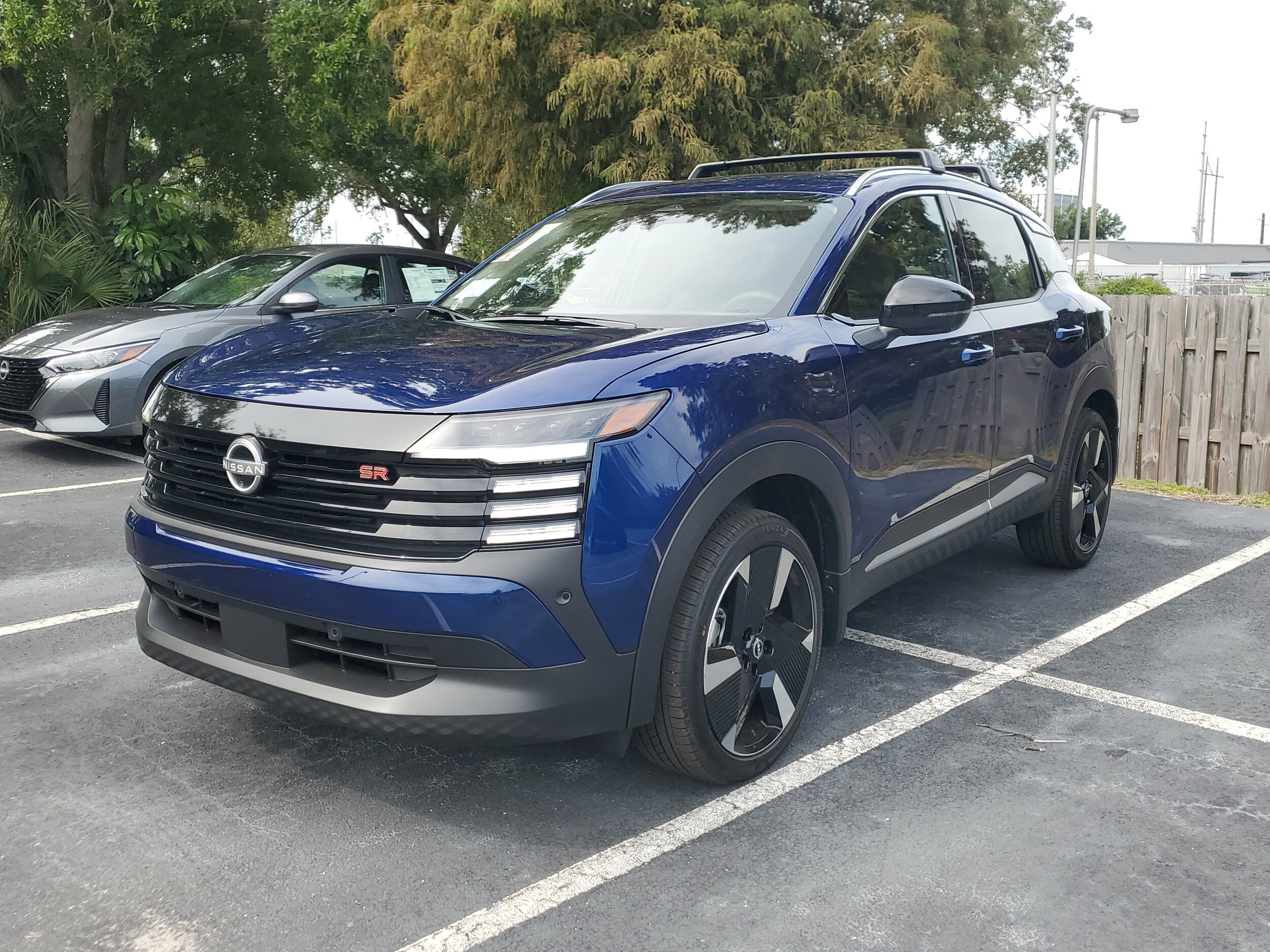 2026 Nissan Kicks SR photo 3