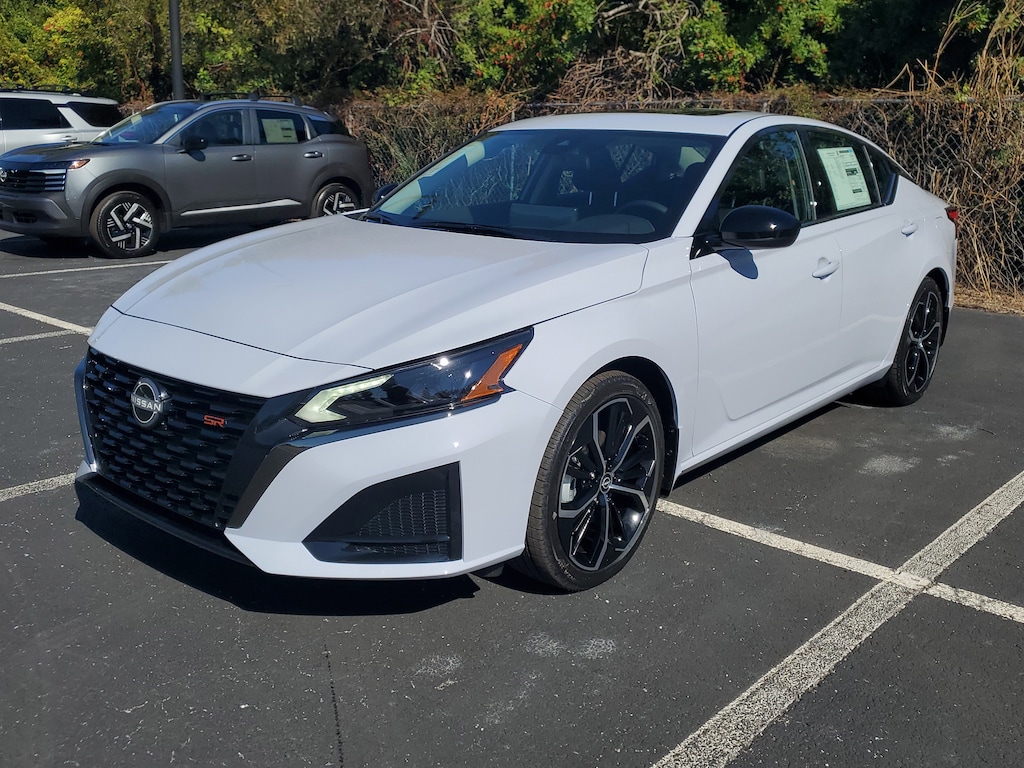 New 2025 Nissan Altima SR Sedan