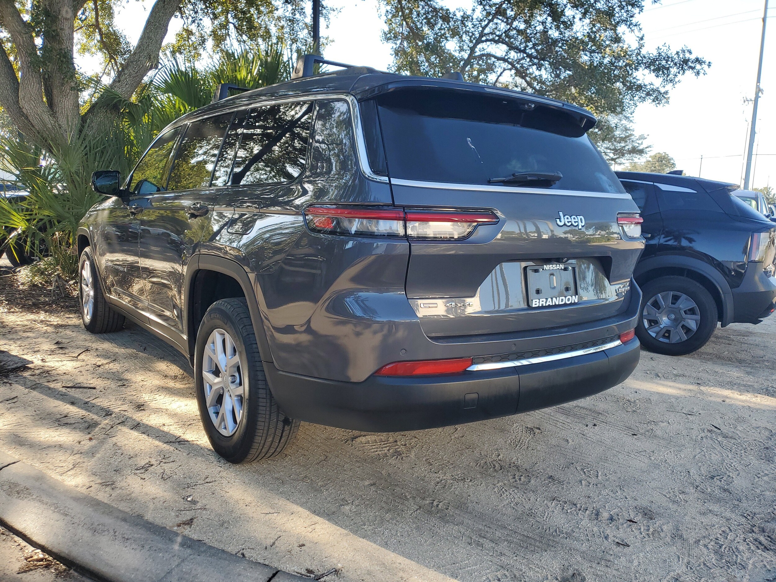 2022 Jeep Grand Cherokee Limited photo 3