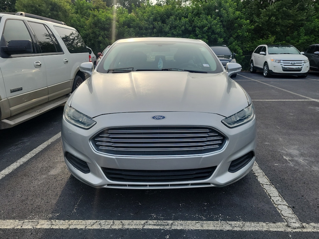 Used 2016 Ford Fusion SE Sedan