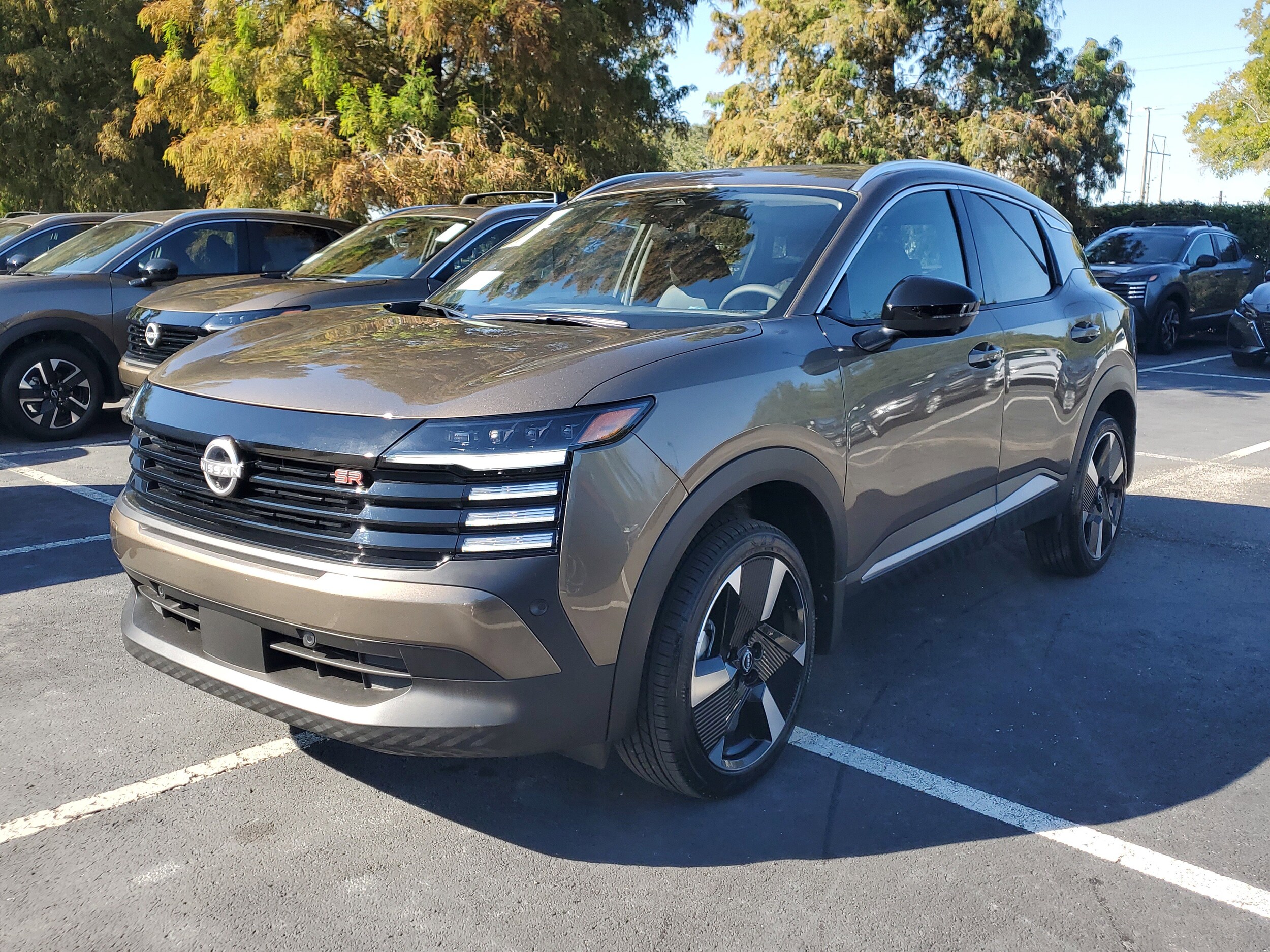 2026 Nissan Kicks SR photo 3