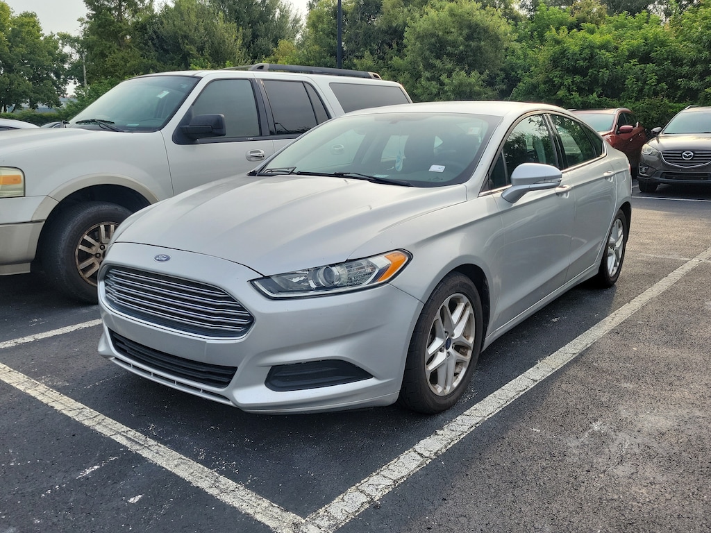 Used 2016 Ford Fusion SE Sedan
