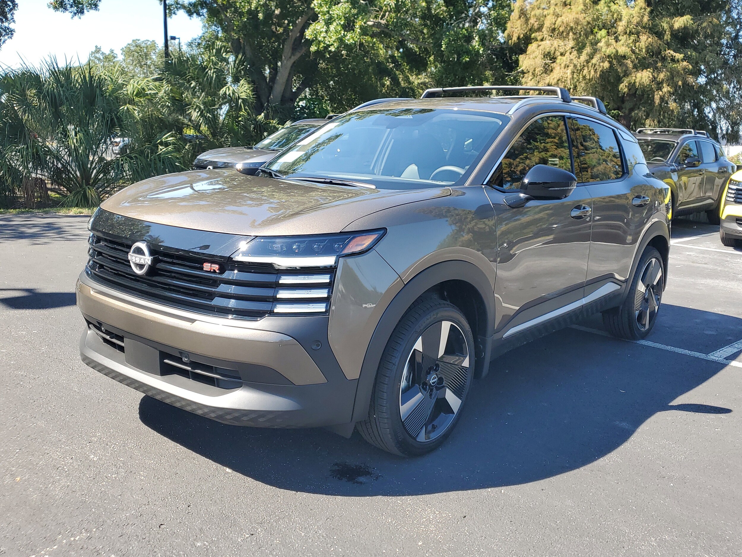 2026 Nissan Kicks SR photo 3