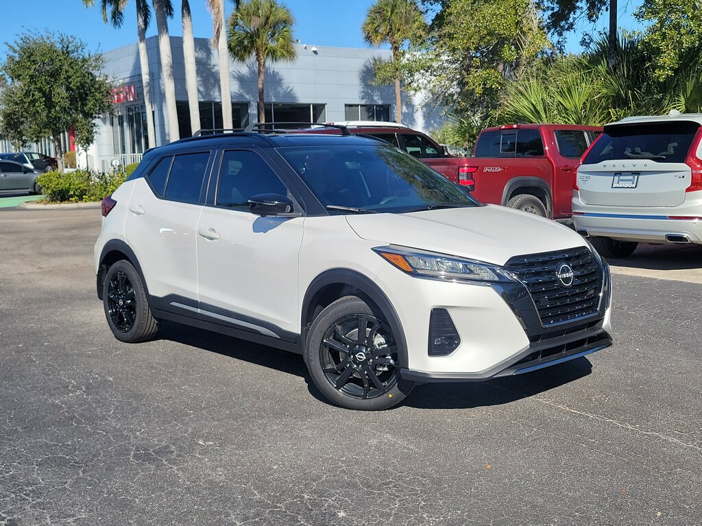 Used 2022 Nissan Kicks SR SUV