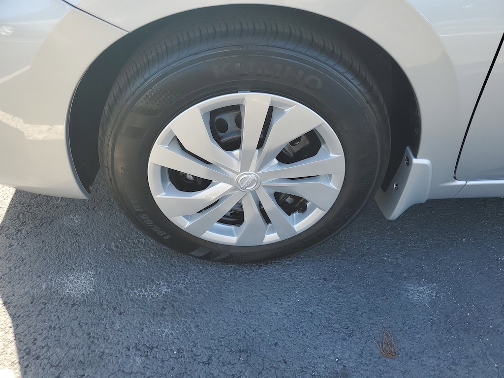 New 2025 Nissan Versa 1.6 S Sedan