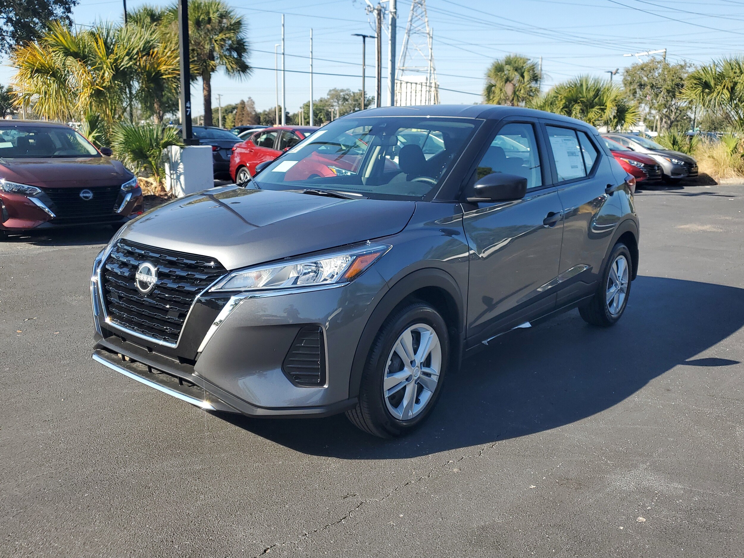 2025 Nissan Kicks Play S photo 3