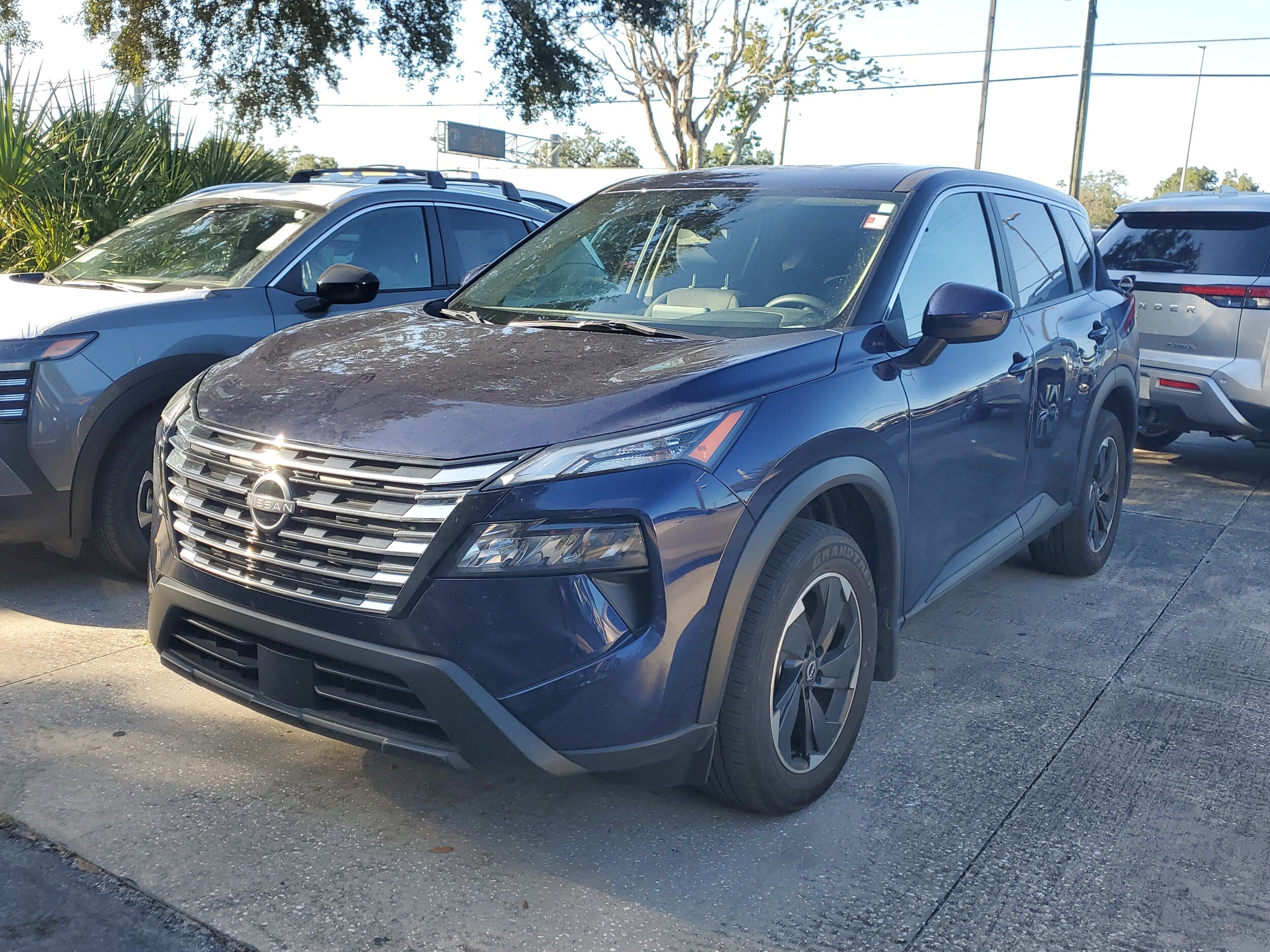 2024 Nissan Rogue SV photo 3