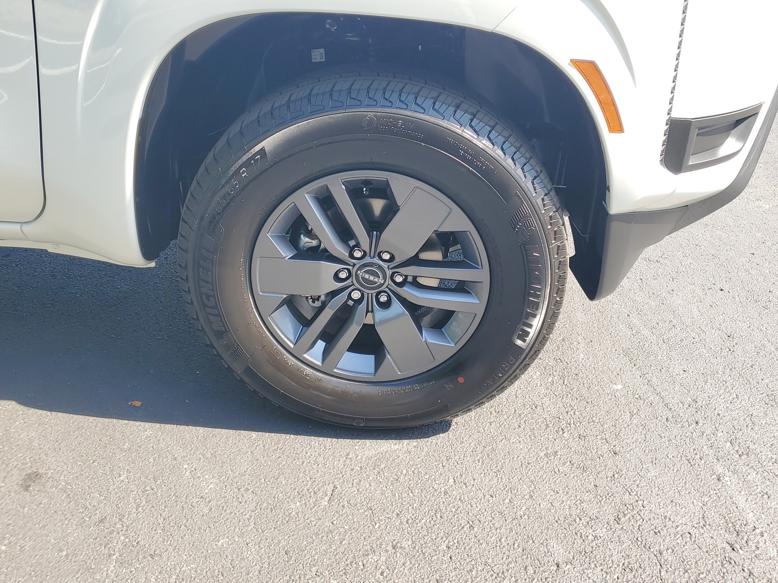 2025 Nissan Frontier SV photo 4