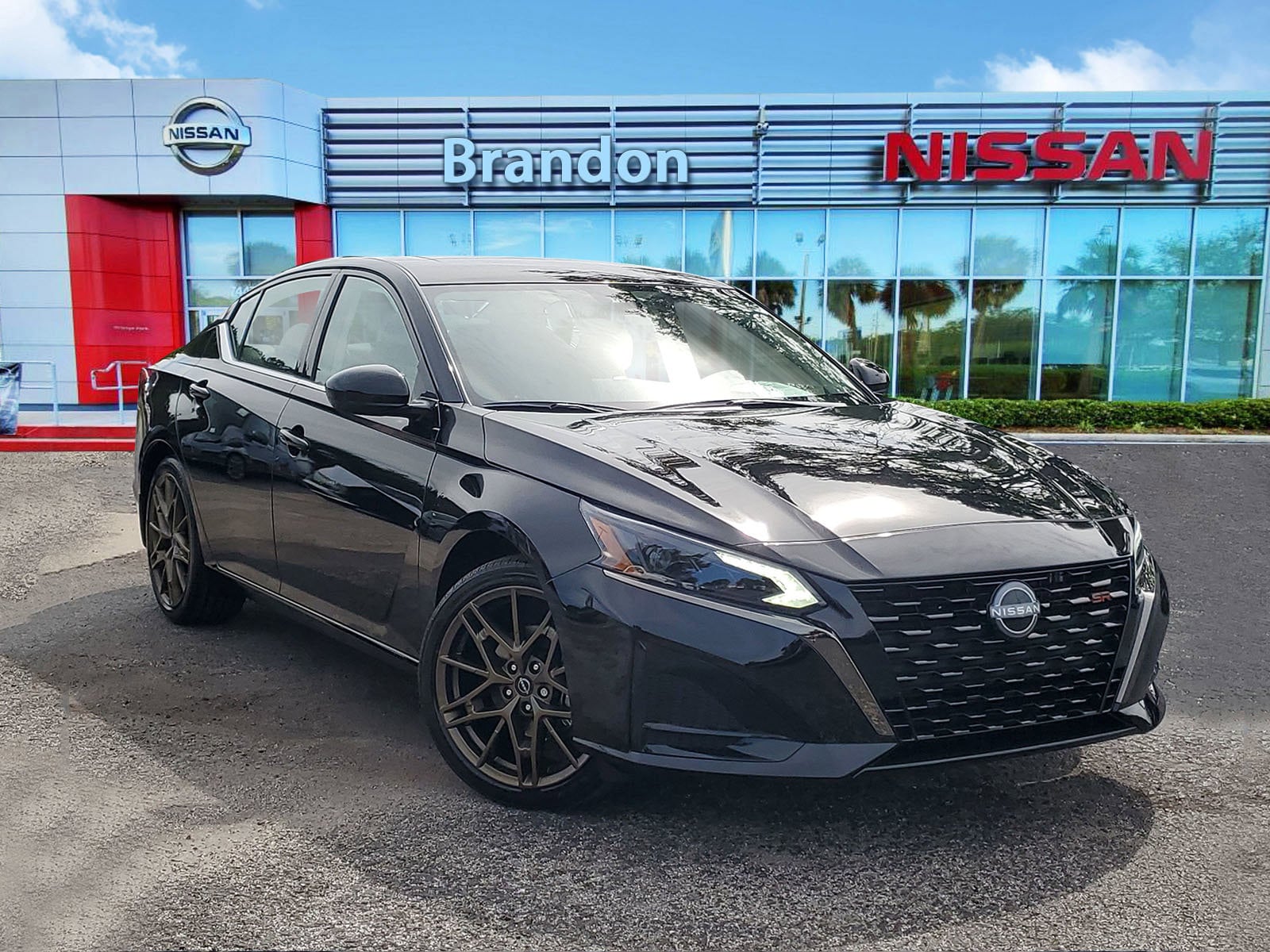 2025 Nissan Altima SR's photo