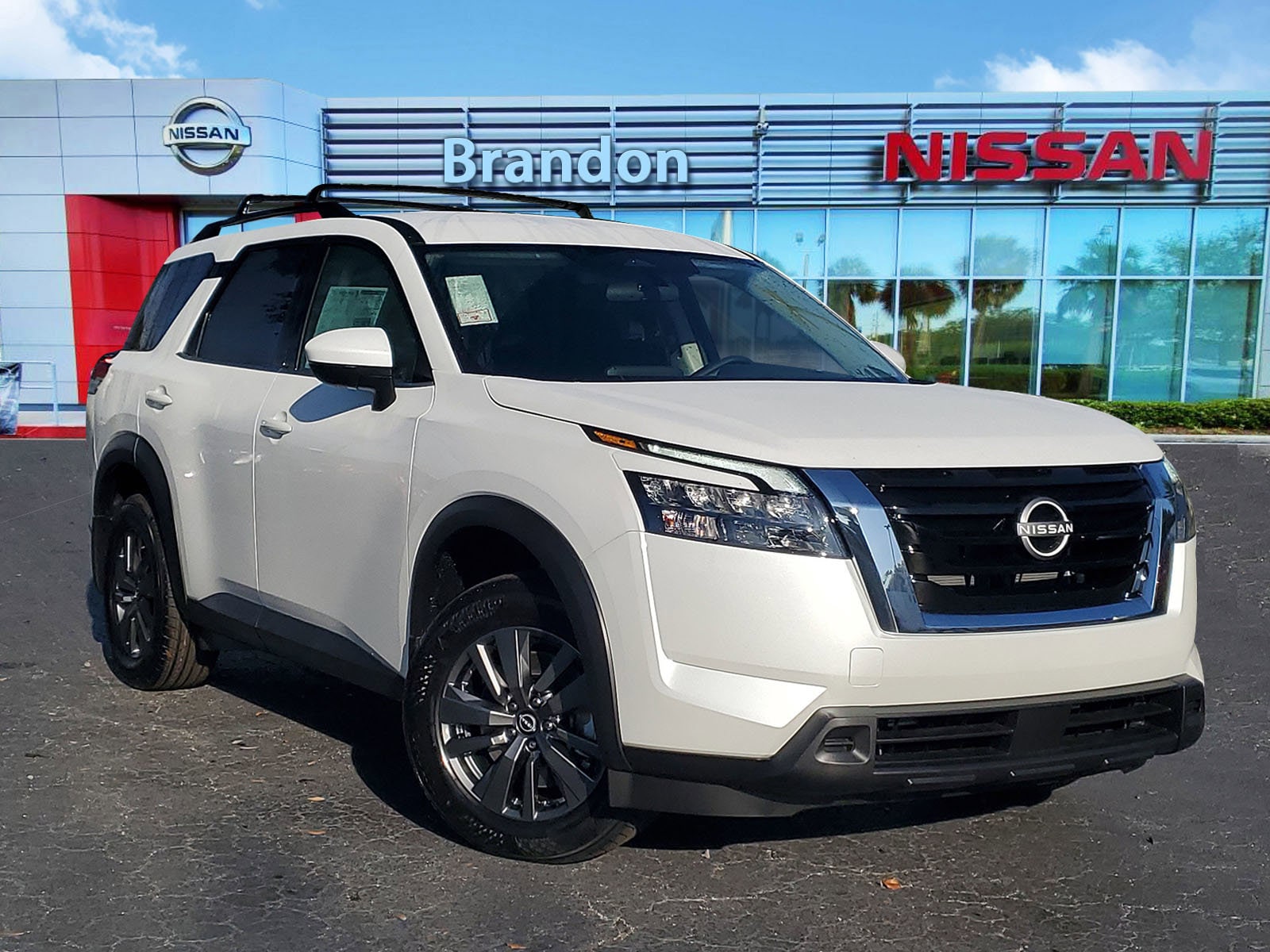 2025 Nissan Pathfinder SV's photo