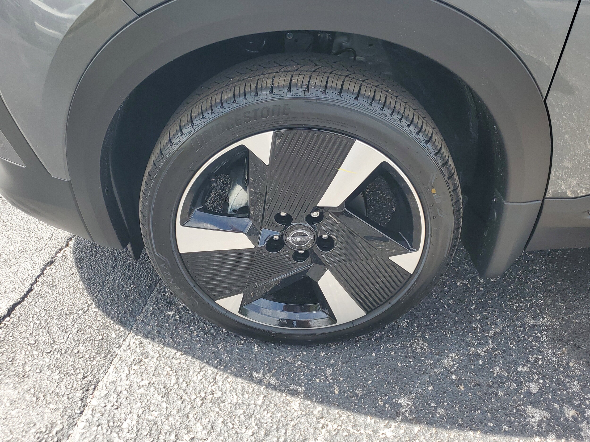 2026 Nissan Kicks SR photo 3