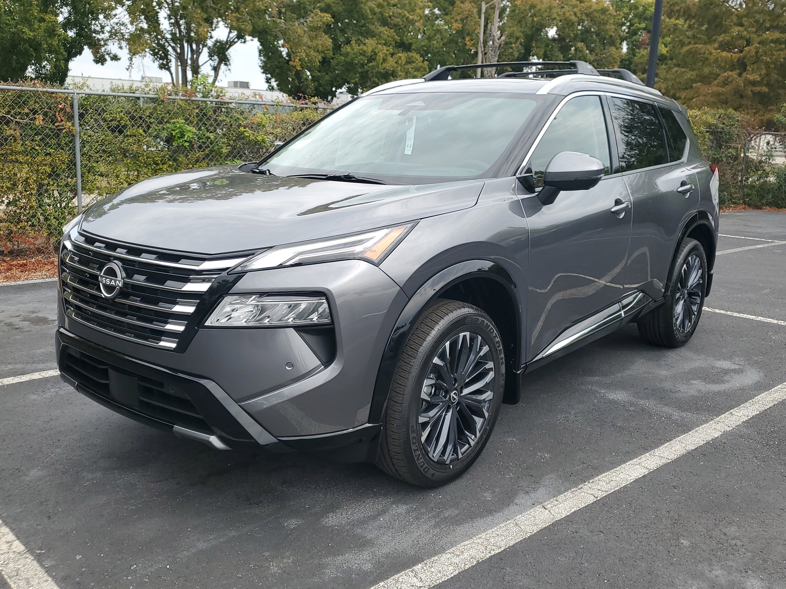 2026 Nissan Rogue Platinum photo 3